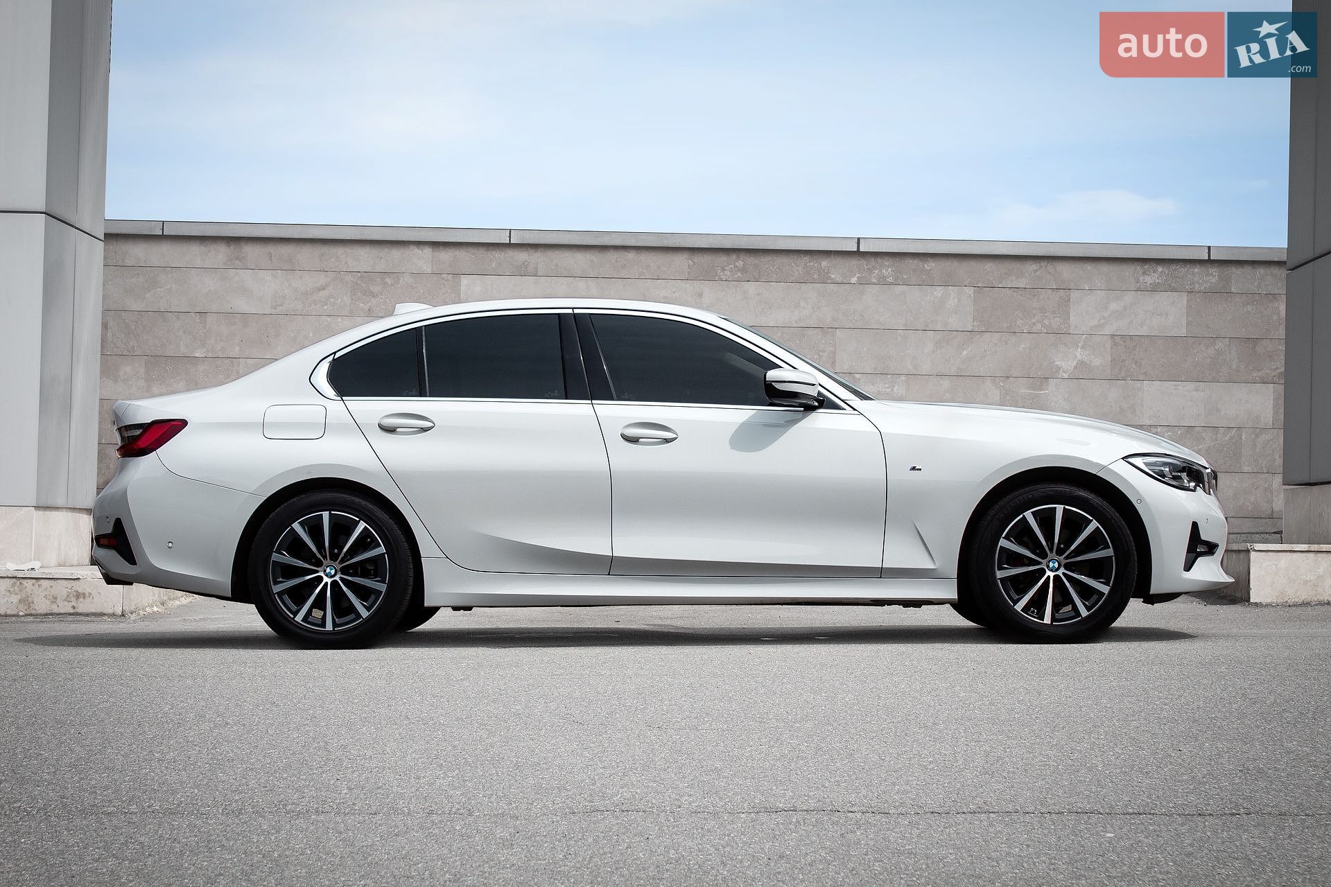 BMW 3 Series 2019 VIN WBA5V5106KAJ58677 фото оголошення 5 з 51