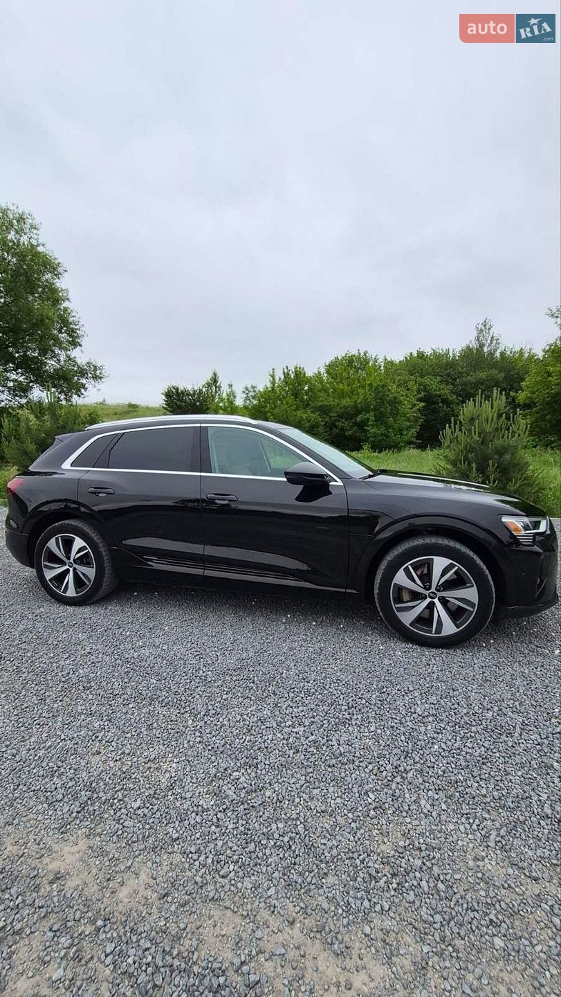 Audi Q8 e-tron 2023 VIN WA15AAGE8RB008725 фото оголошення 2 з 23