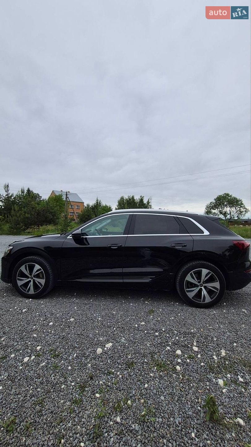 Audi Q8 e-tron 2023 VIN WA15AAGE8RB008725 фото оголошення 9 з 23