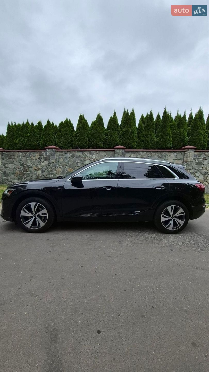 Audi Q8 e-tron 2023 VIN WA15AAGE8RB008725 фото оголошення 12 з 23