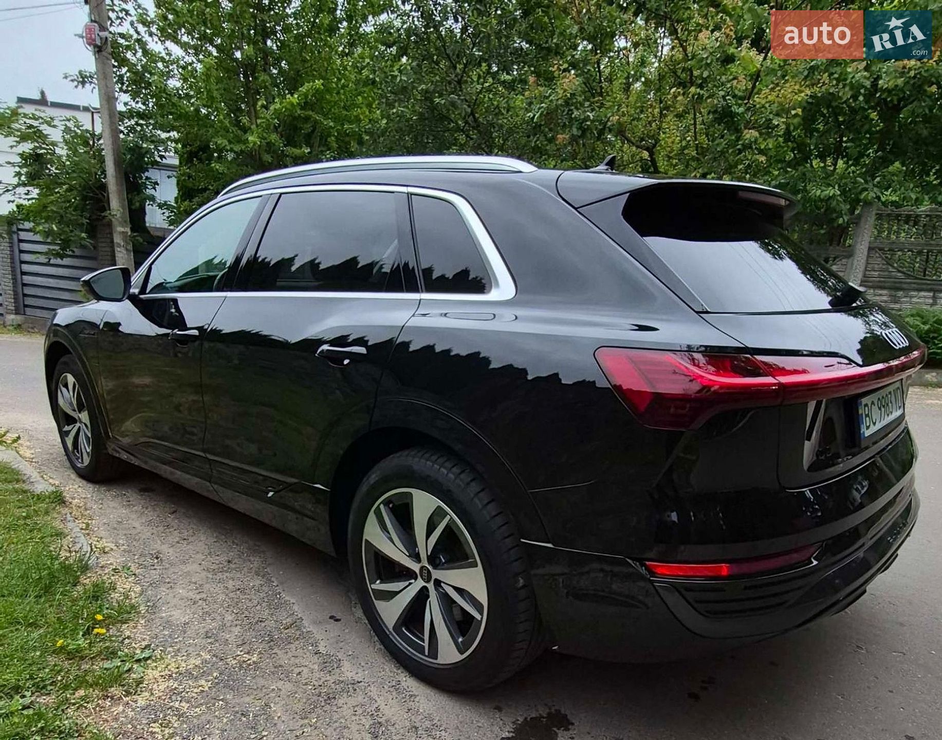 Audi Q8 e-tron 2023 VIN WA15AAGE8RB008725 фото оголошення 17 з 23
