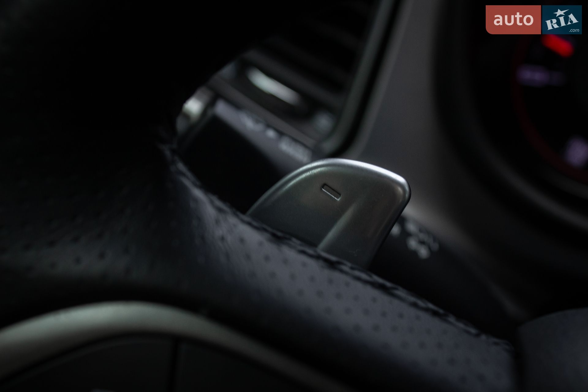 Dodge Challenger 2019 VIN 2C3CDZKG4KH605450 фото оголошення 32 з 52