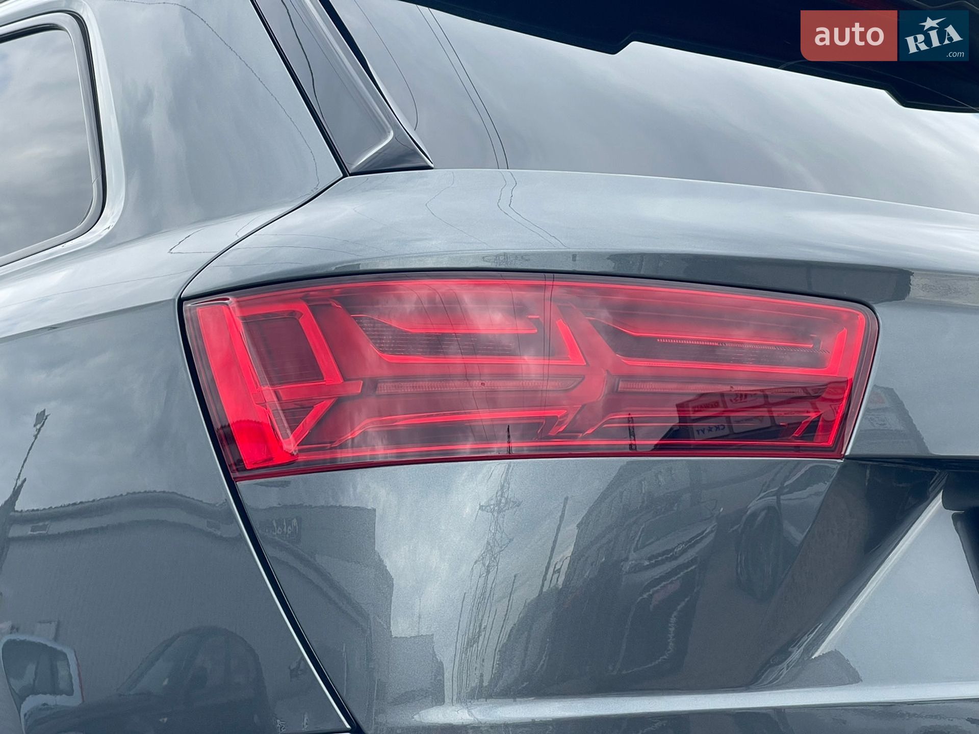 Audi Q7 2018 VIN WAUZZZ4M5JD062080 фото оголошення 16 з 60