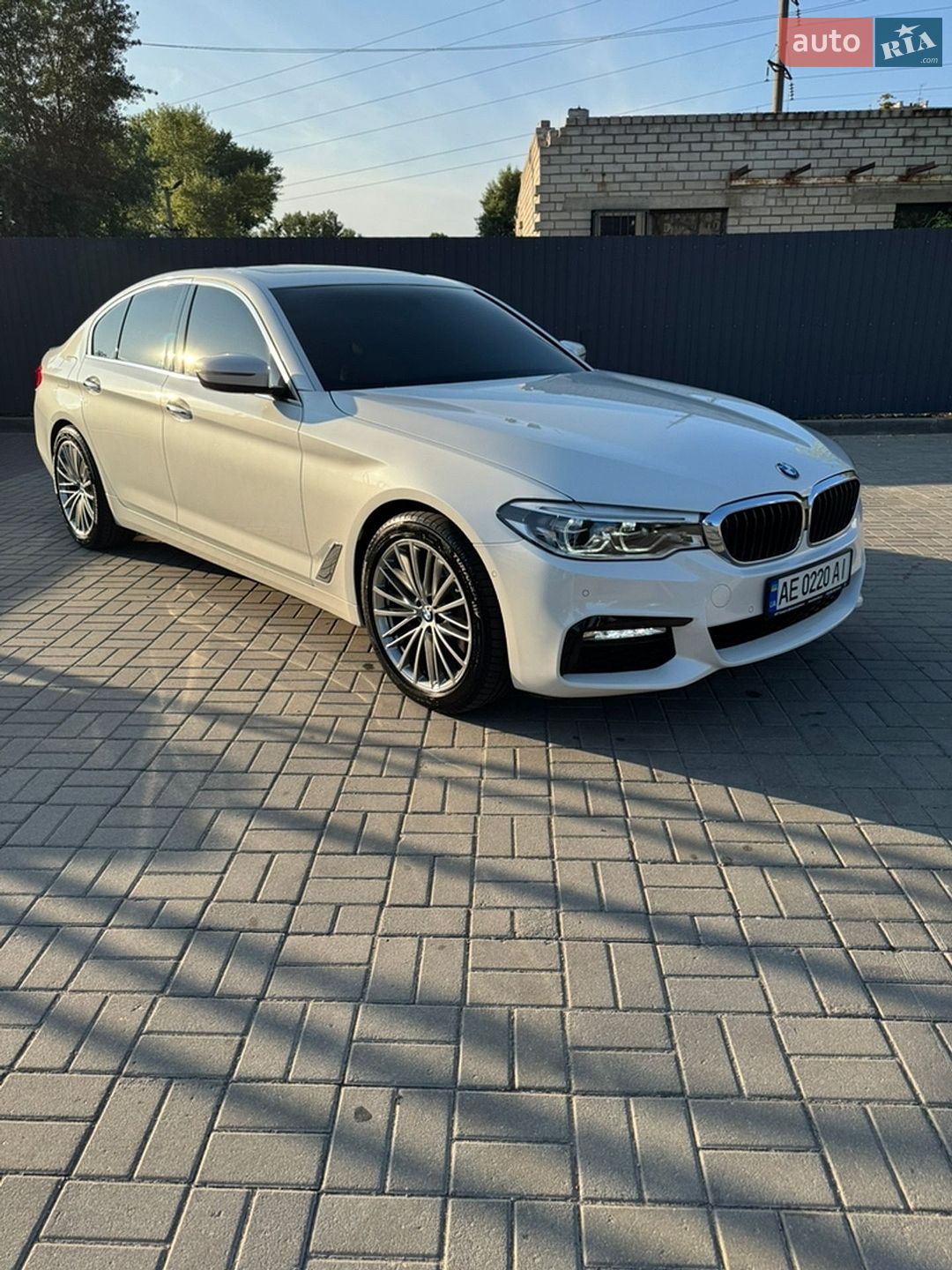 BMW 5 Series 2017 VIN WBAJE7C57JWC55619 фото оголошення 2 з 14