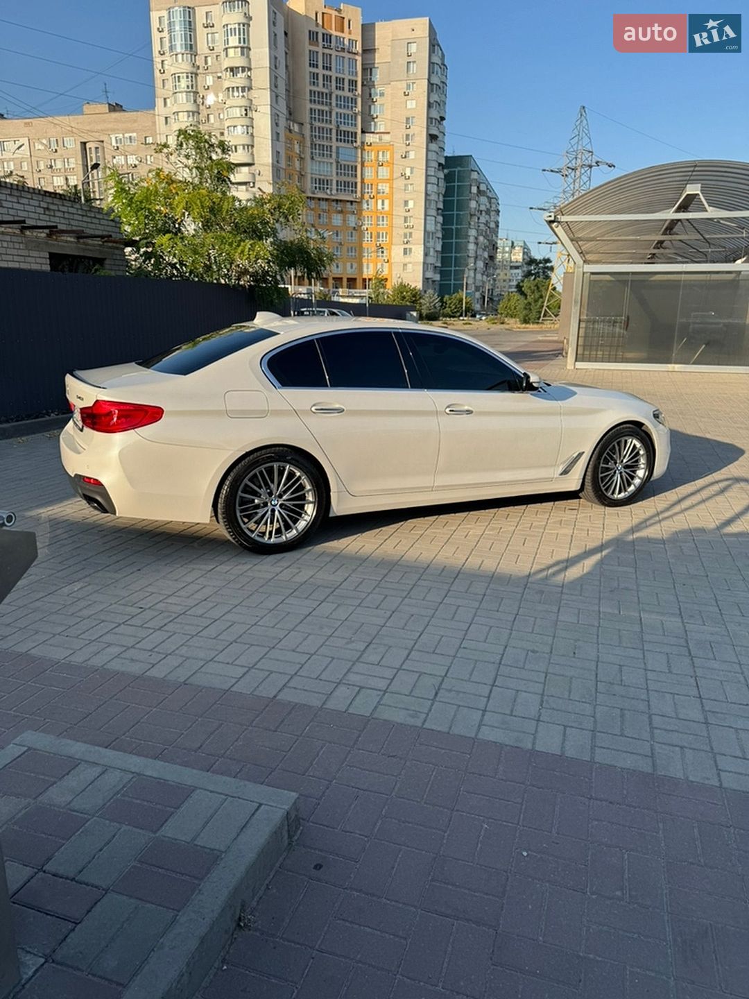 BMW 5 Series 2017 VIN WBAJE7C57JWC55619 фото оголошення 3 з 14