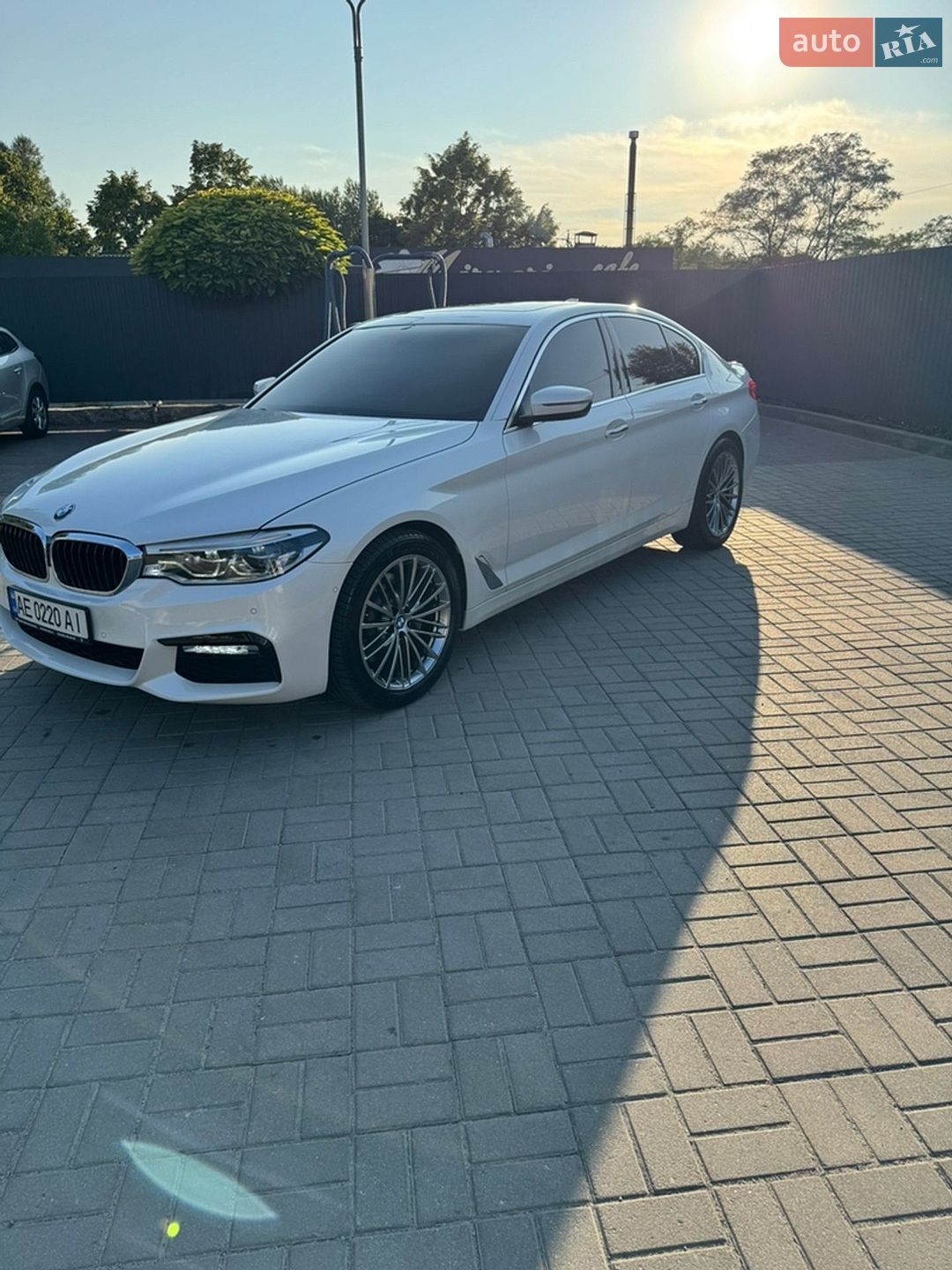 BMW 5 Series 2017 VIN WBAJE7C57JWC55619 фото оголошення 4 з 14