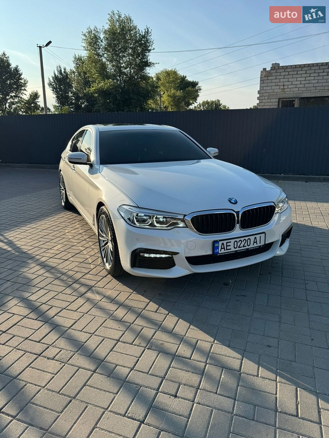 BMW 5 Series 2017 VIN WBAJE7C57JWC55619 фото оголошення 8 з 14