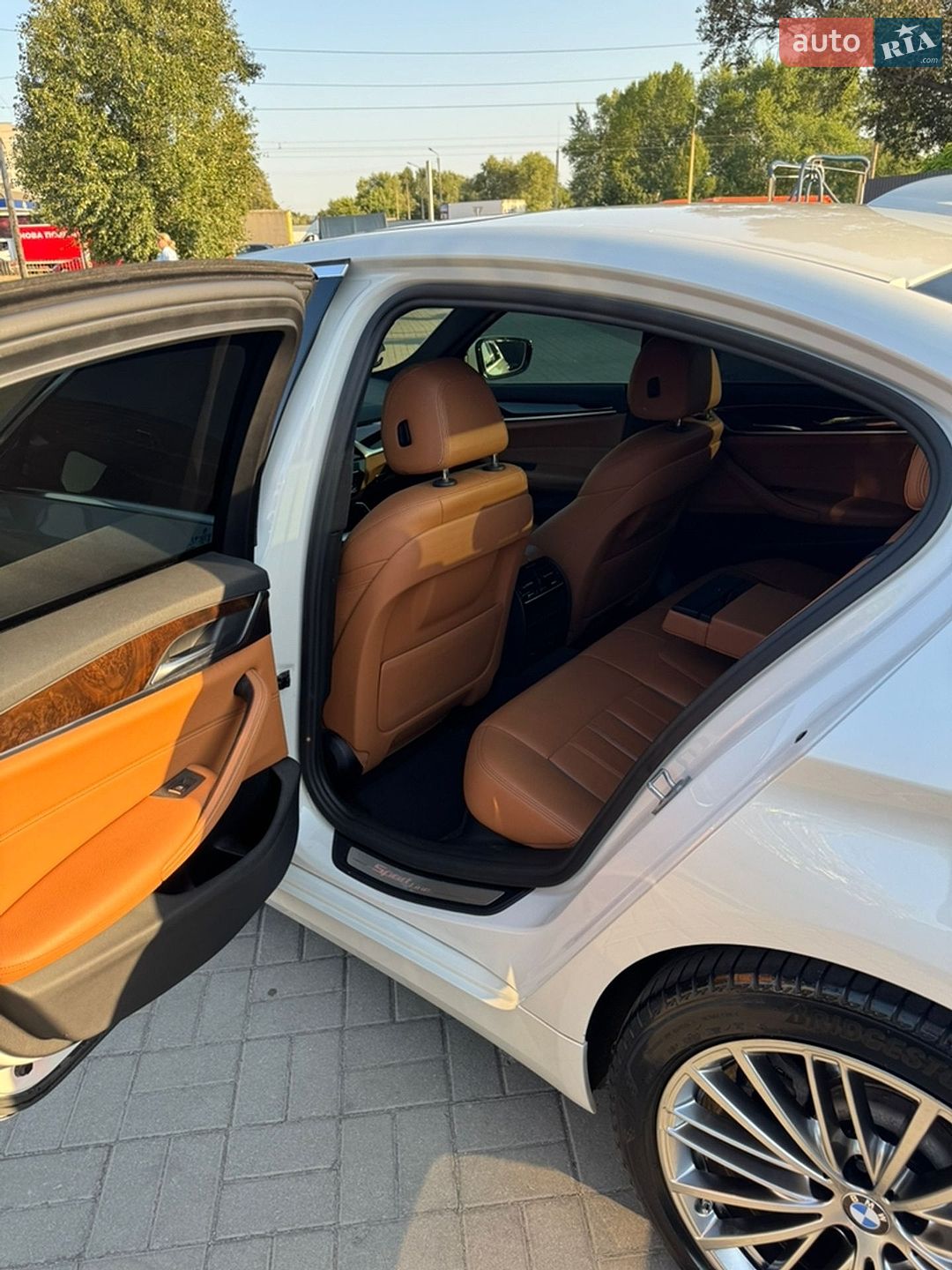 BMW 5 Series 2017 VIN WBAJE7C57JWC55619 фото оголошення 12 з 14