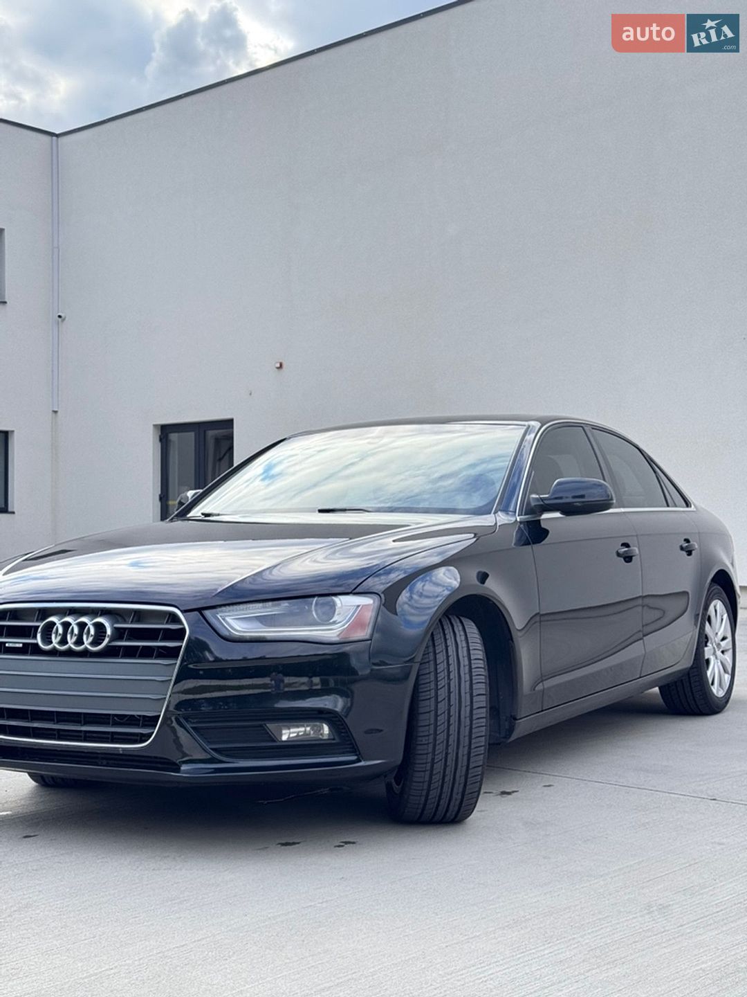 Audi A4 2013 VIN WAUBFAFLXDA048925 фото оголошення 4 з 50