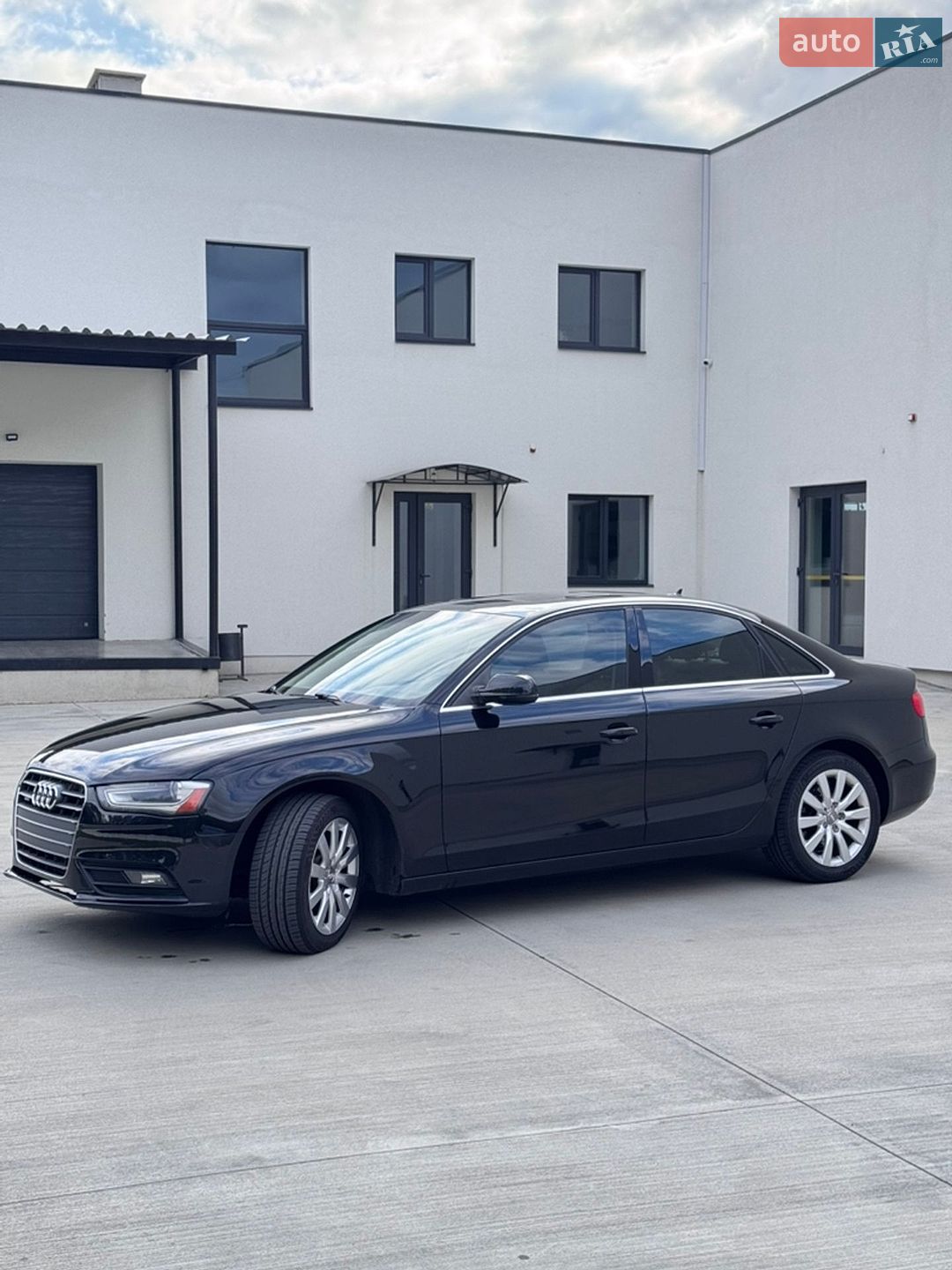 Audi A4 2013 VIN WAUBFAFLXDA048925 фото оголошення 5 з 50