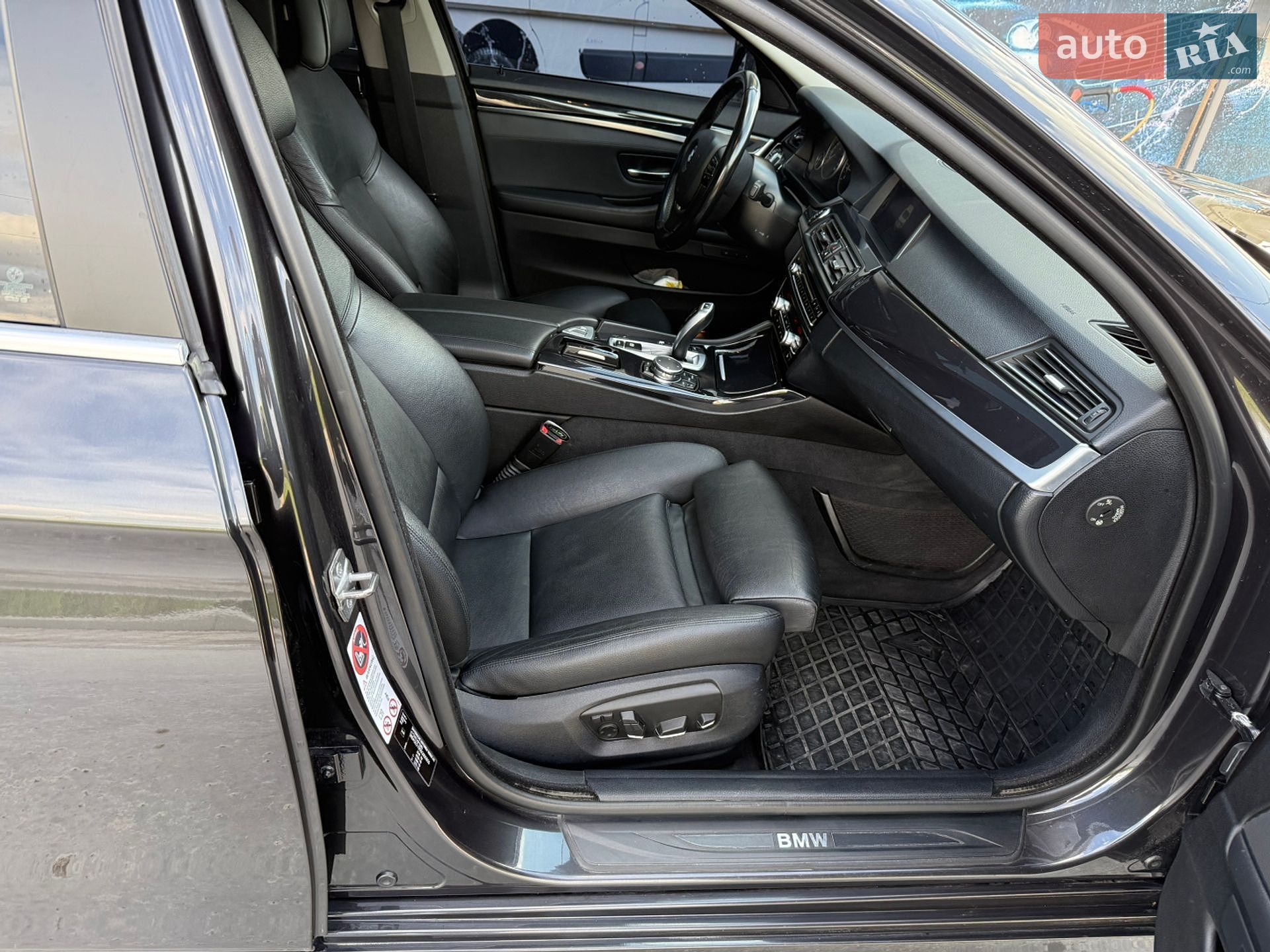 BMW 5 Series 2014 VIN WBA5E51050G055650 фото оголошення 3 з 30