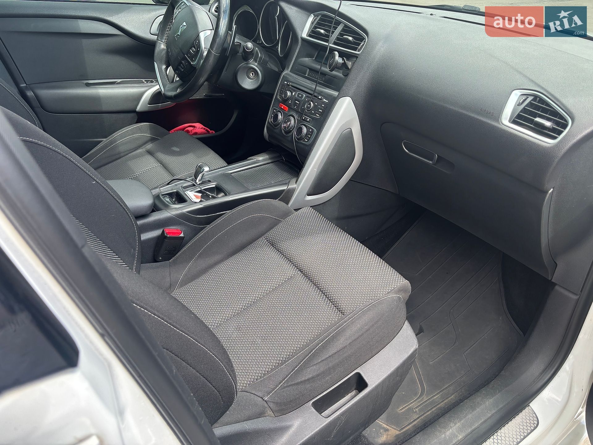 Citroen DS4 2011 VIN VF7NX9HR8BY581001 фото оголошення 19 з 29