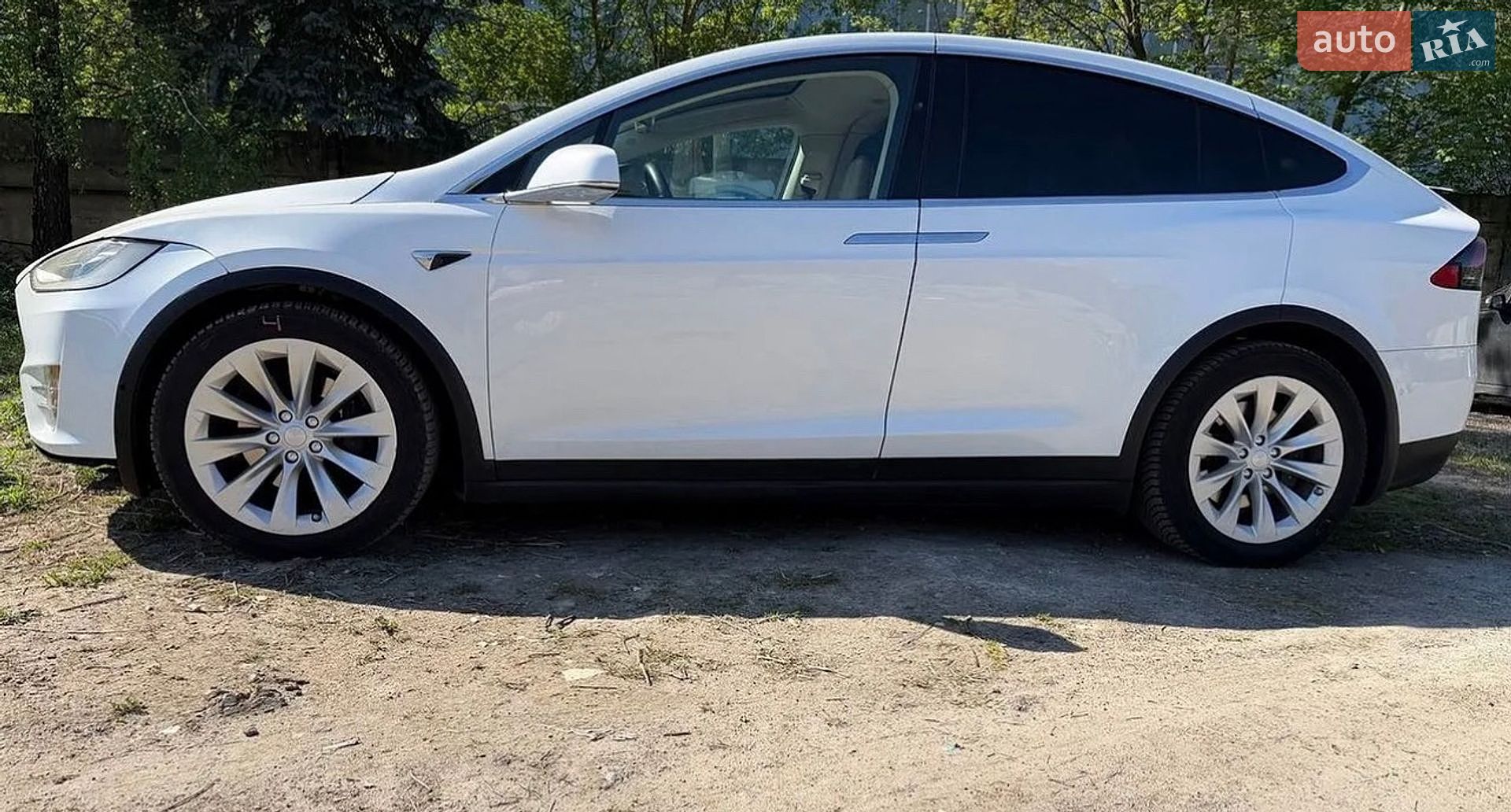 Tesla Model X 2018 VIN 5YJXCBE21JF112398 фото оголошення 6 з 12