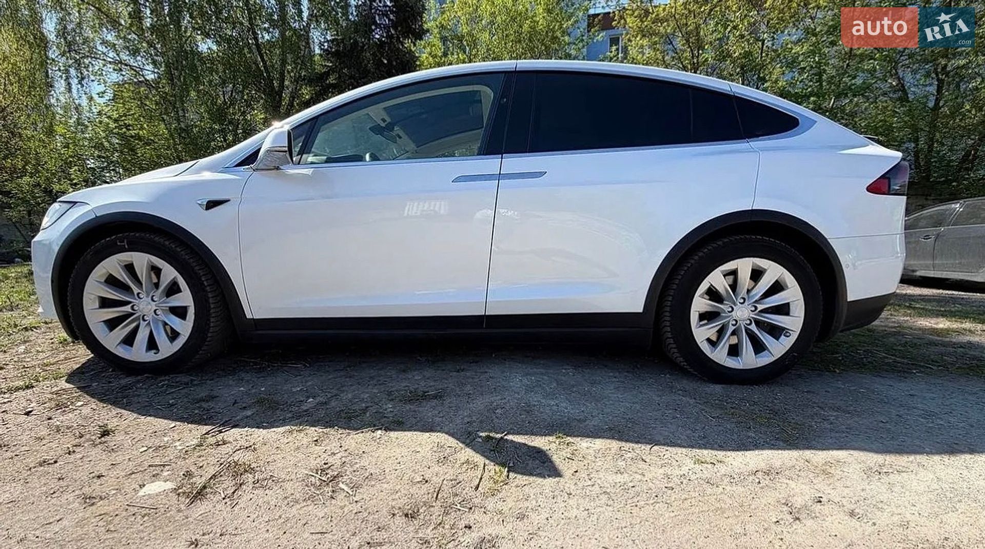Tesla Model X 2018 VIN 5YJXCBE21JF112398 фото оголошення 3 з 12