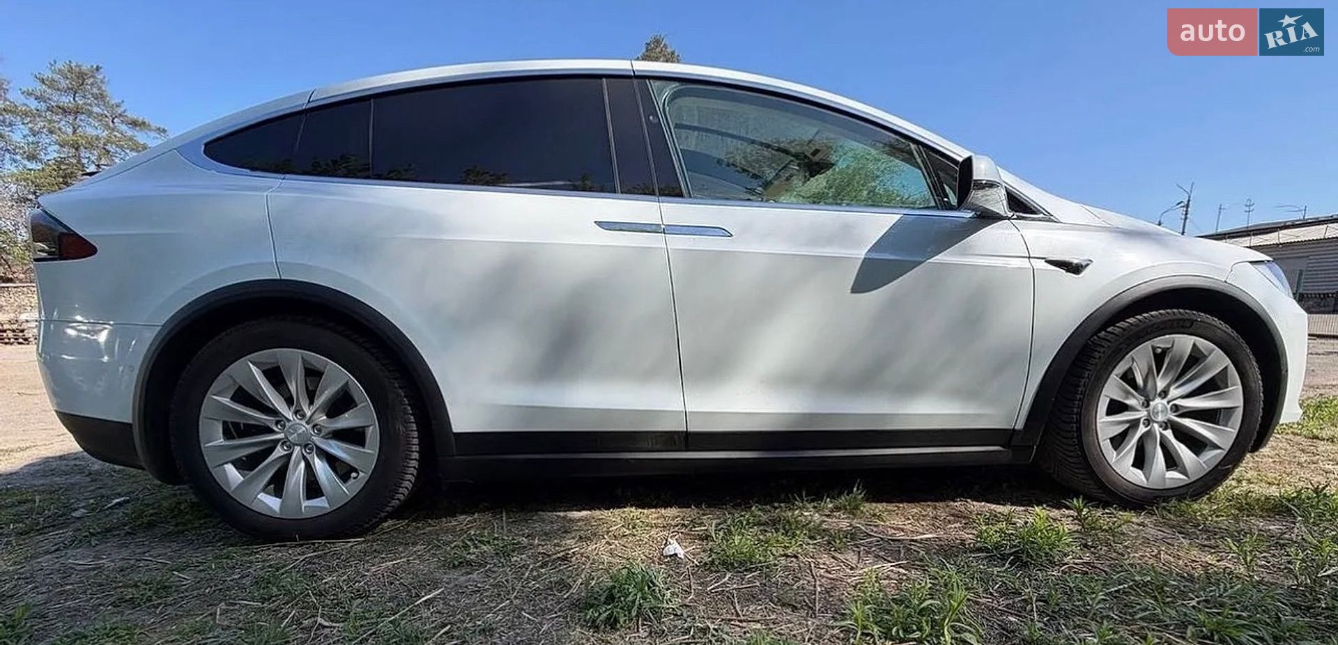 Tesla Model X 2018 VIN 5YJXCBE21JF112398 фото оголошення 5 з 12
