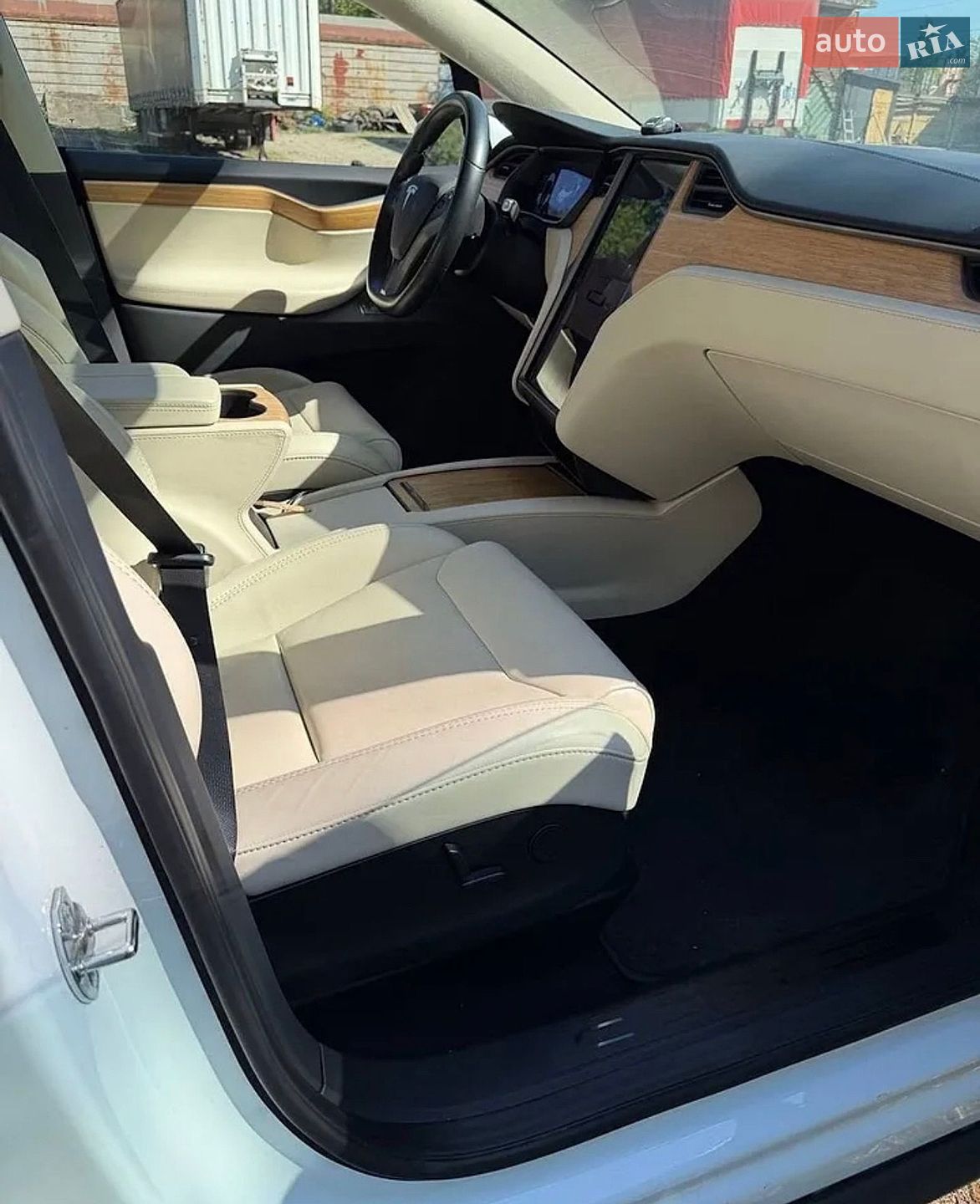 Tesla Model X 2018 VIN 5YJXCBE21JF112398 фото оголошення 12 з 12