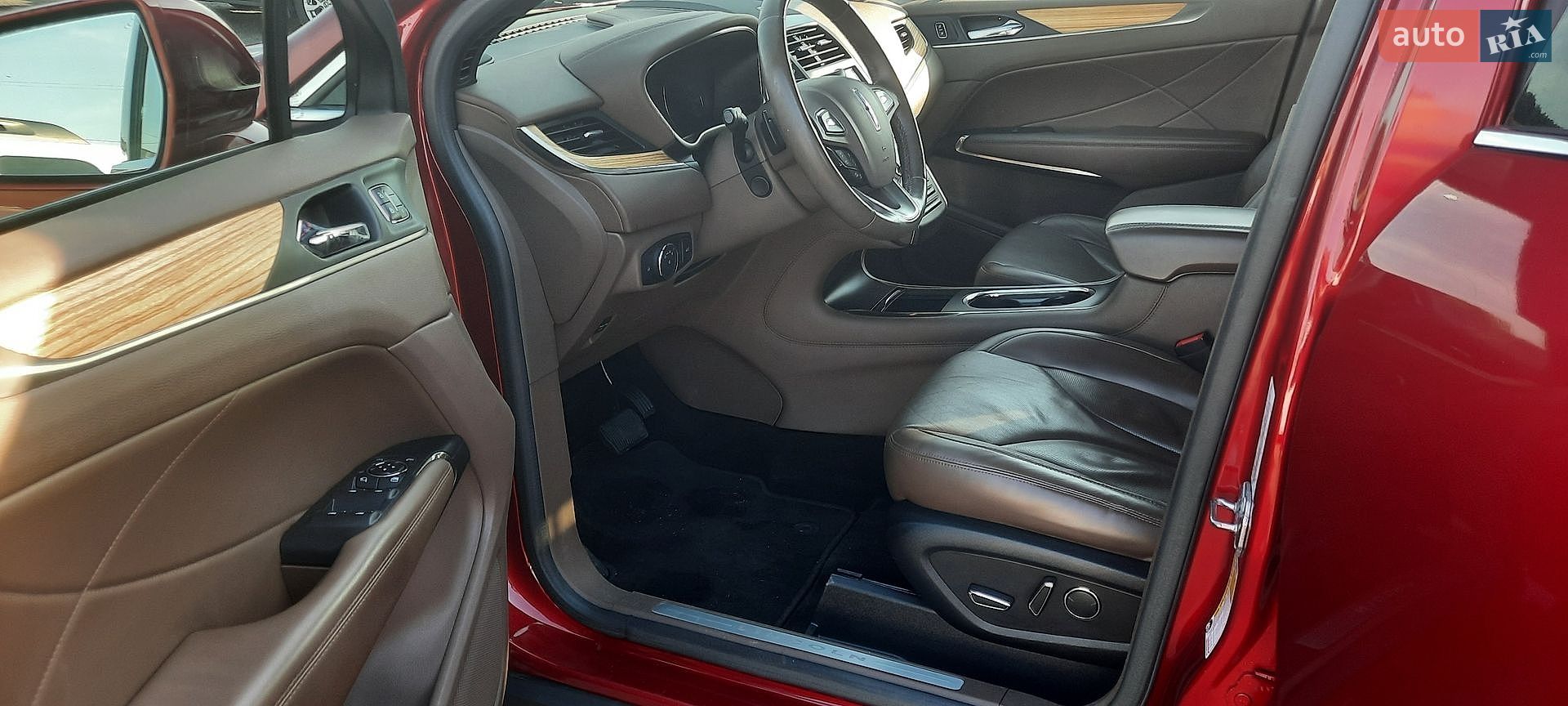 Lincoln MKC 2015 VIN 5LMTJ2AH5FUJ34720 фото оголошення 30 з 61