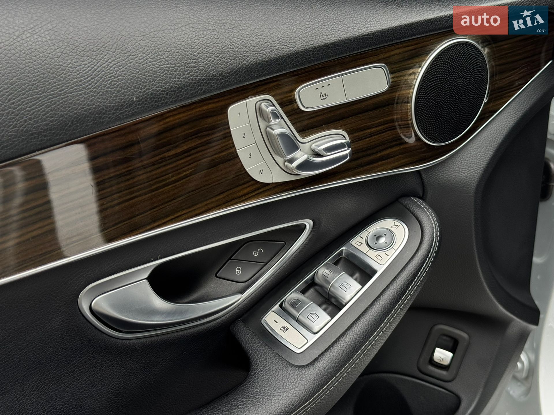 Mercedes-Benz C-Class 2017 VIN WDDWF4JB2JR349034 фото оголошення 19 з 51