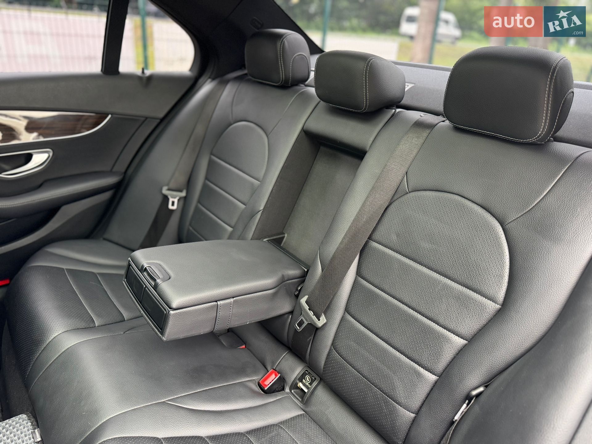 Mercedes-Benz C-Class 2017 VIN WDDWF4JB2JR349034 фото оголошення 38 з 51