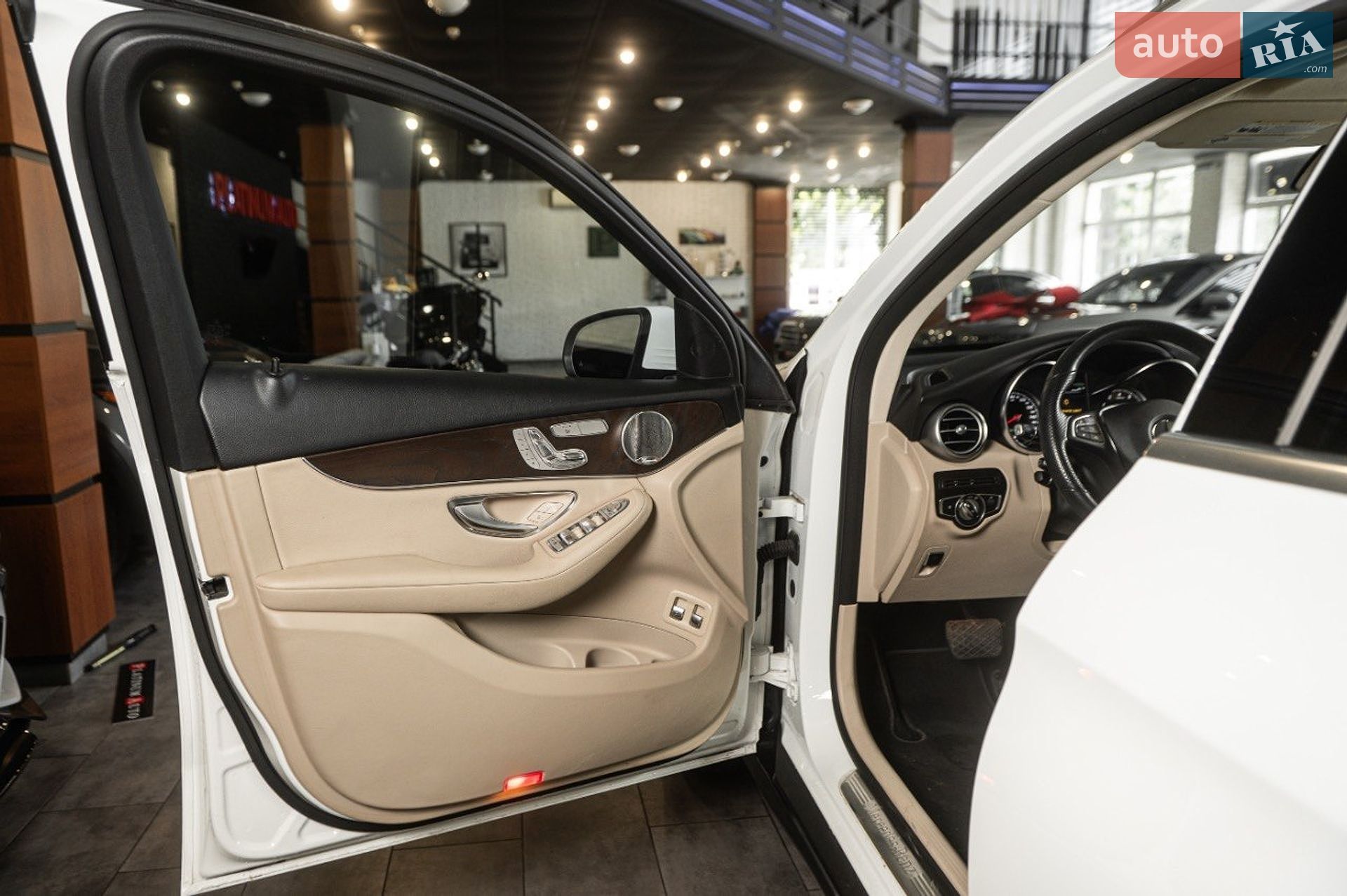 Mercedes-Benz GLC-Class 2018 VIN WDC0G5EB4KF575392 фото оголошення 8 з 55
