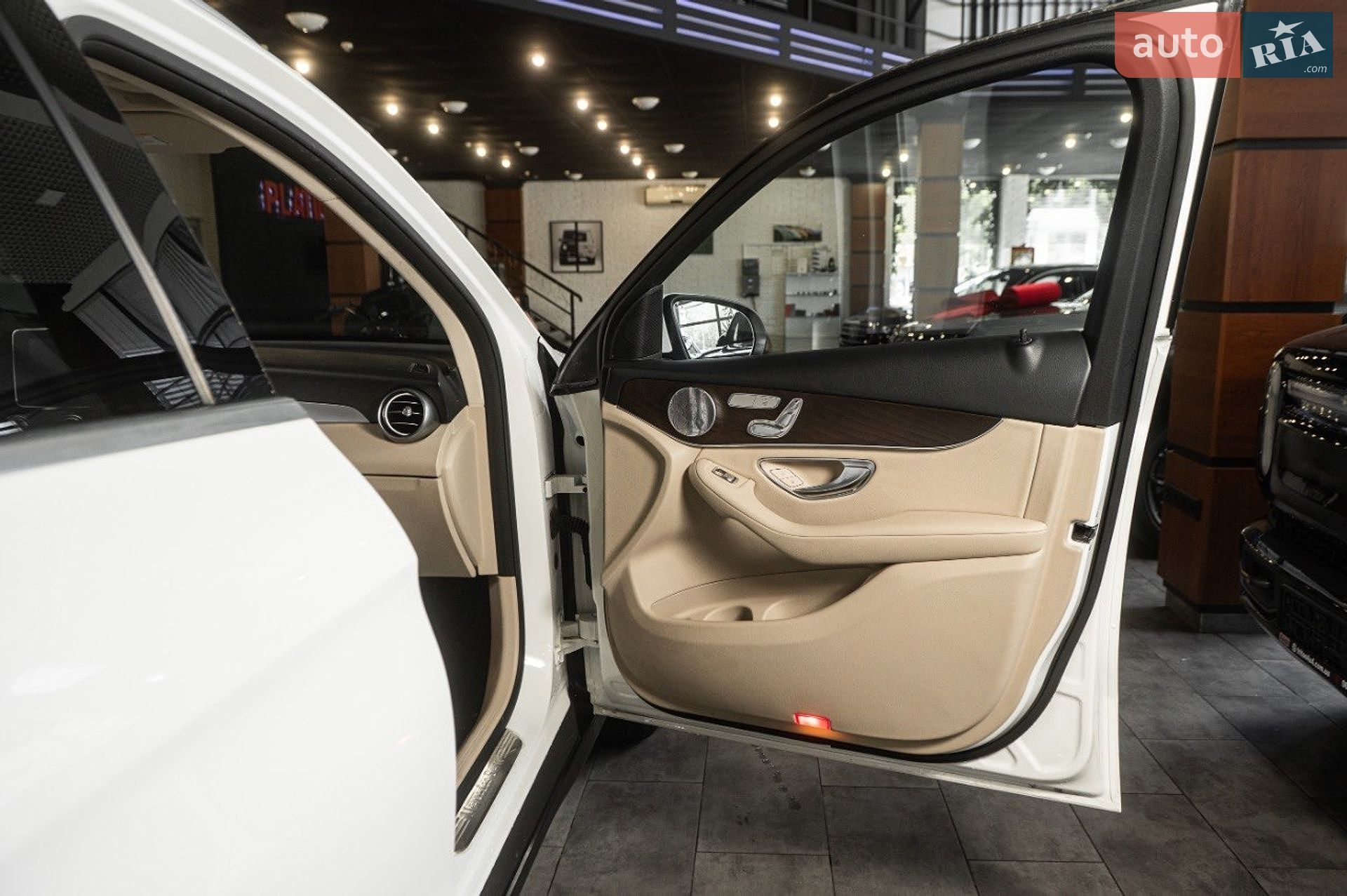 Mercedes-Benz GLC-Class 2018 VIN WDC0G5EB4KF575392 фото оголошення 12 з 55