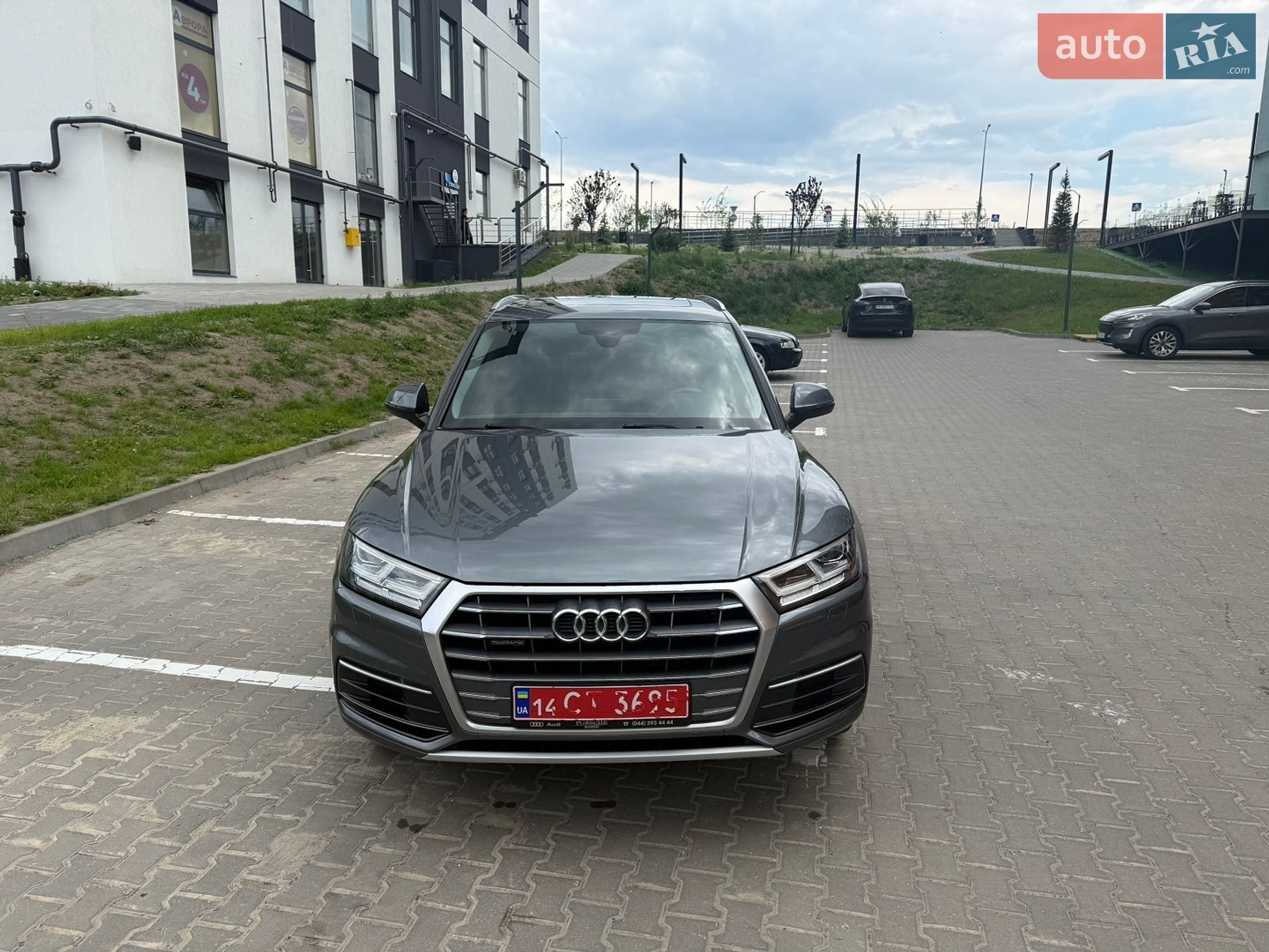 Audi Q5 2018 VIN WA1ANAFY9J2013354 фото оголошення 2 з 32