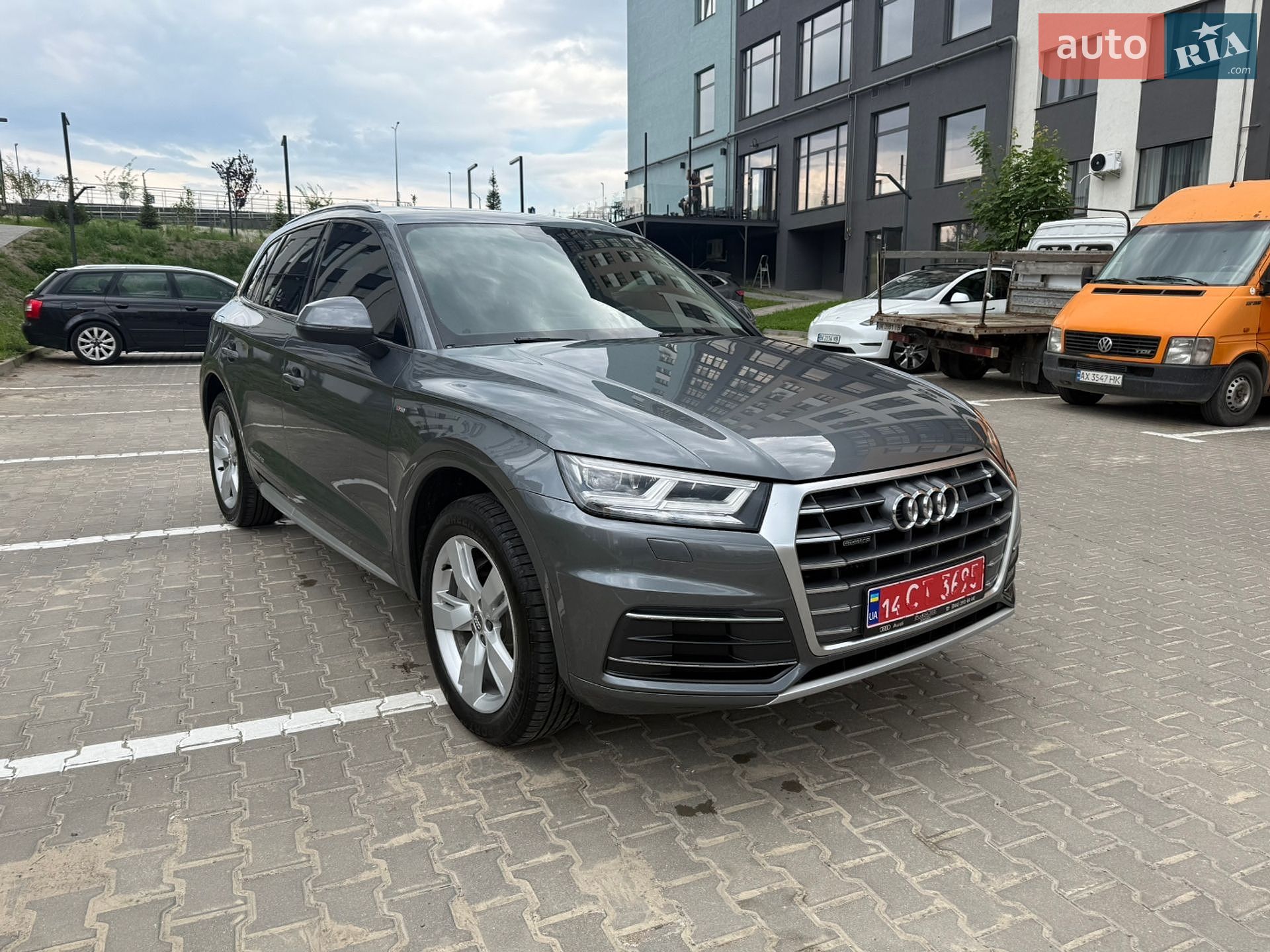 Audi Q5 2018 VIN WA1ANAFY9J2013354 фото оголошення 4 з 32