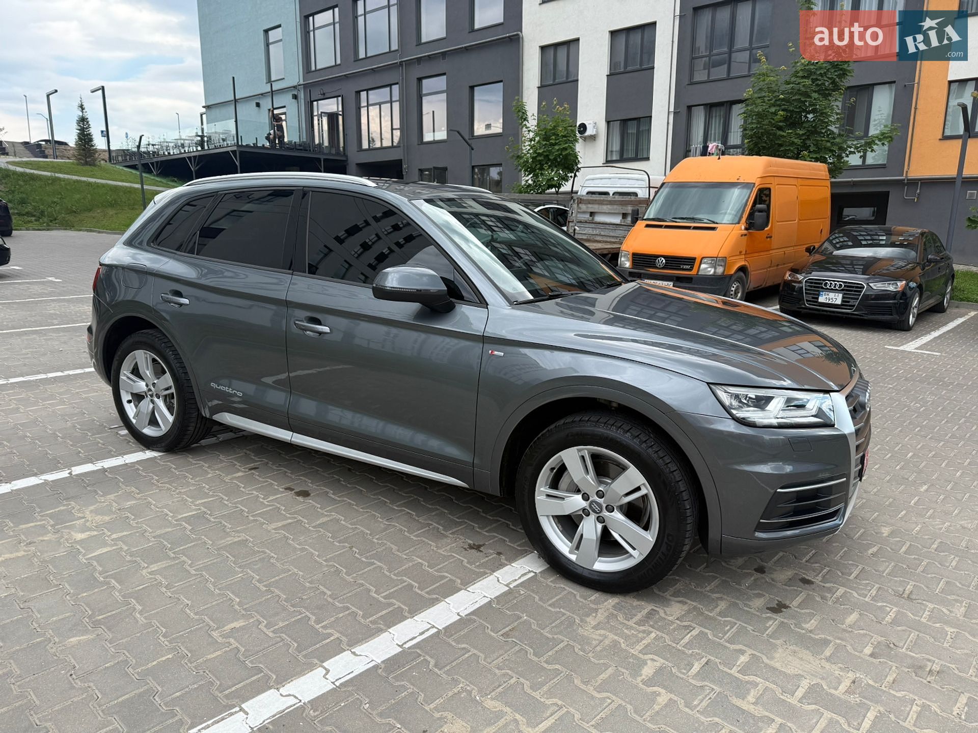 Audi Q5 2018 VIN WA1ANAFY9J2013354 фото оголошення 5 з 32