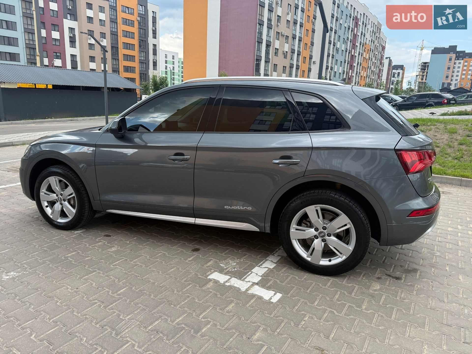 Audi Q5 2018 VIN WA1ANAFY9J2013354 фото оголошення 9 з 32