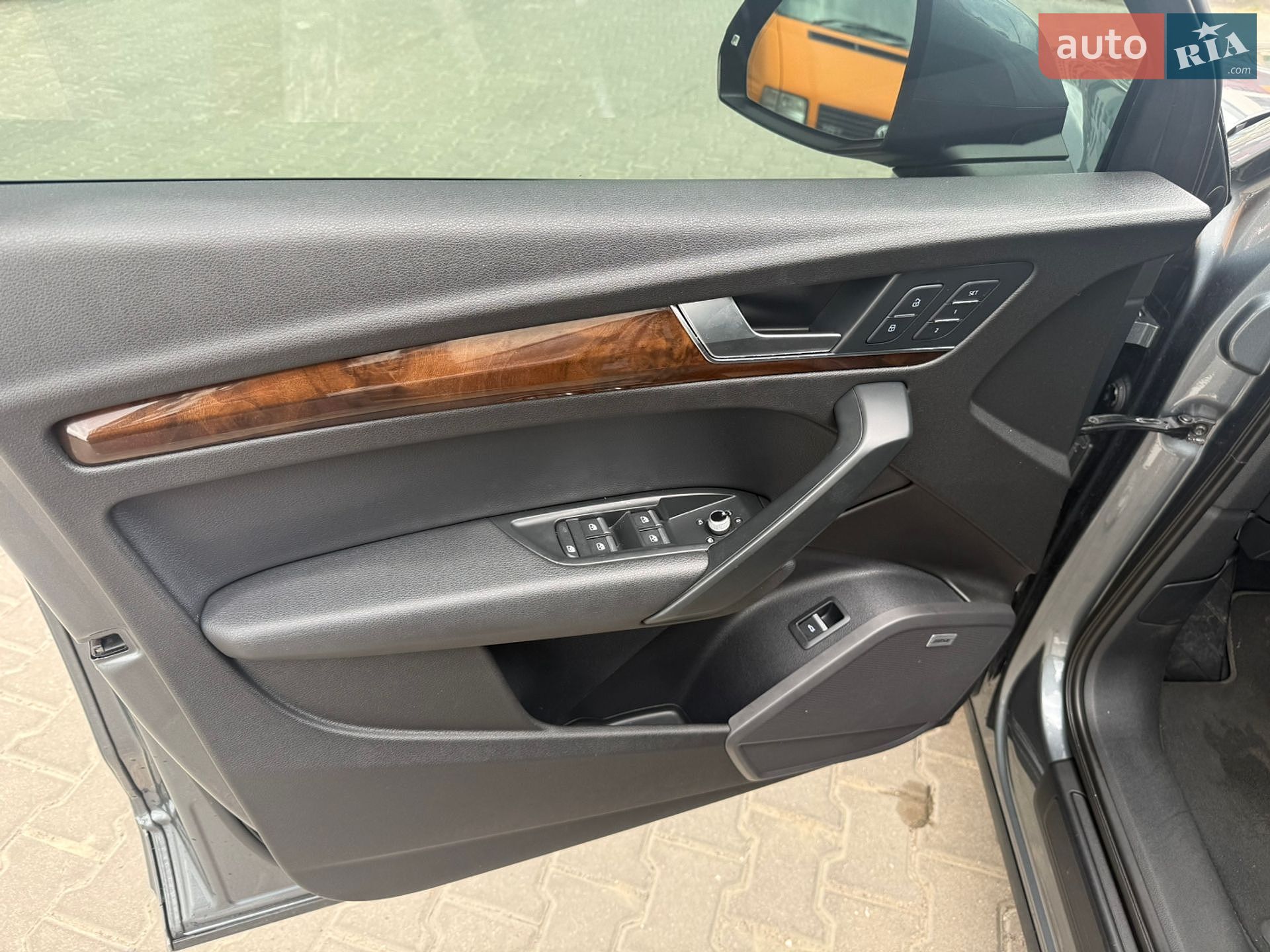 Audi Q5 2018 VIN WA1ANAFY9J2013354 фото оголошення 11 з 32