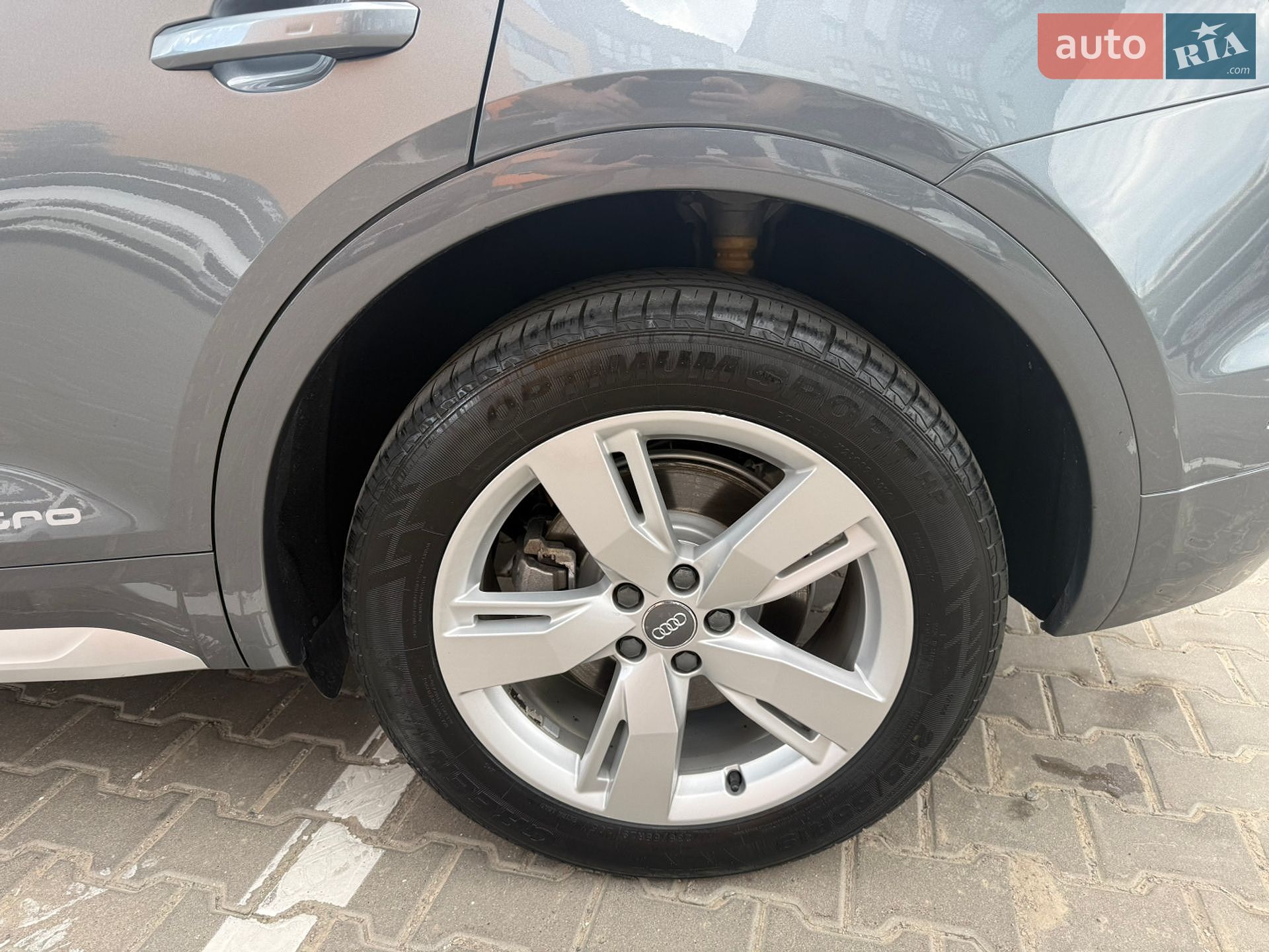 Audi Q5 2018 VIN WA1ANAFY9J2013354 фото оголошення 12 з 32