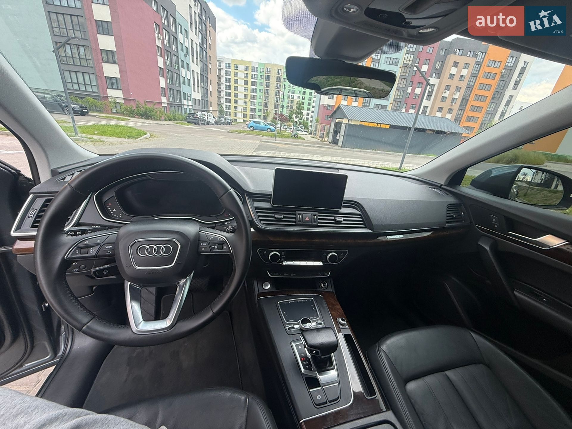 Audi Q5 2018 VIN WA1ANAFY9J2013354 фото оголошення 17 з 32