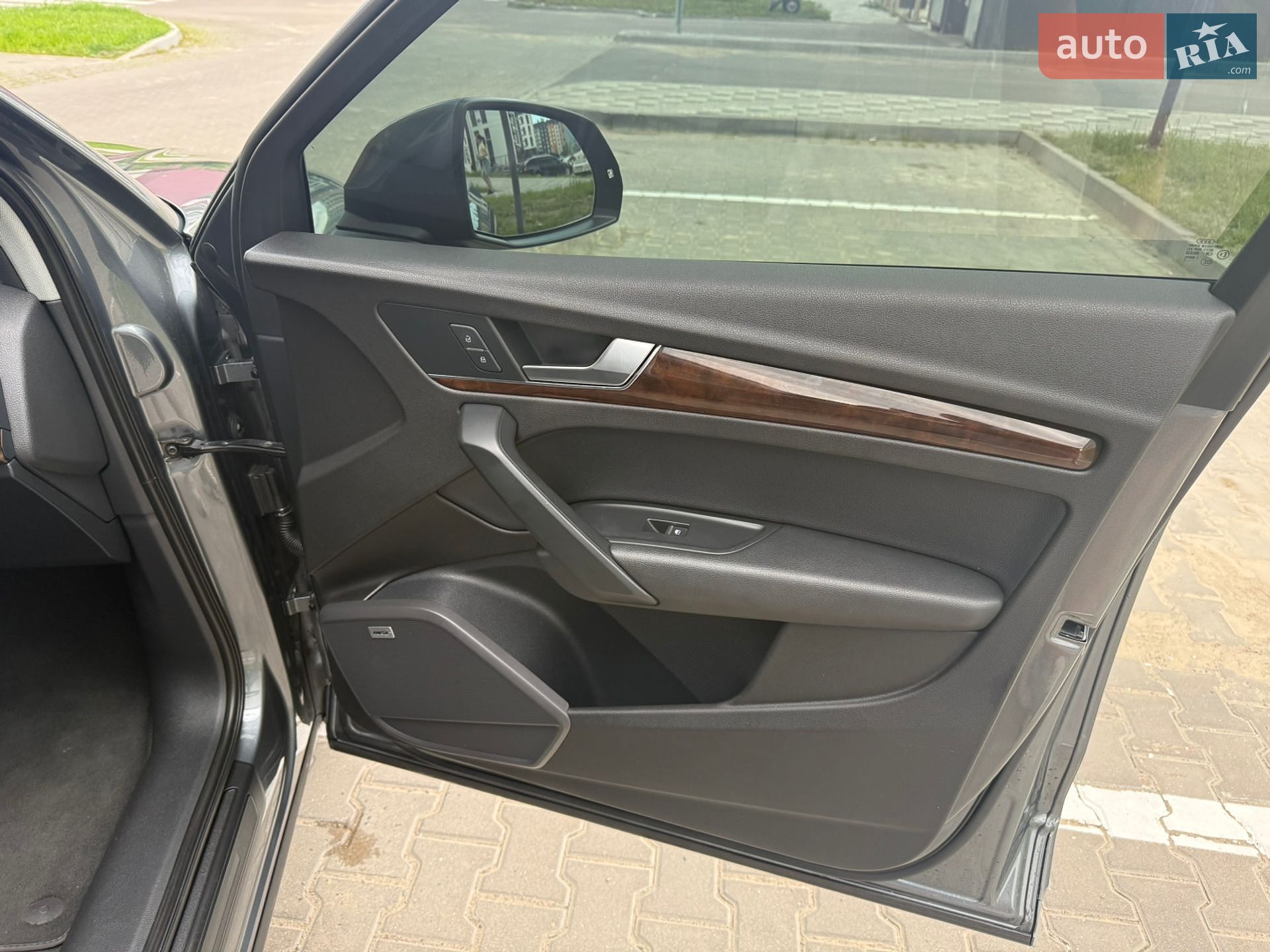 Audi Q5 2018 VIN WA1ANAFY9J2013354 фото оголошення 21 з 32