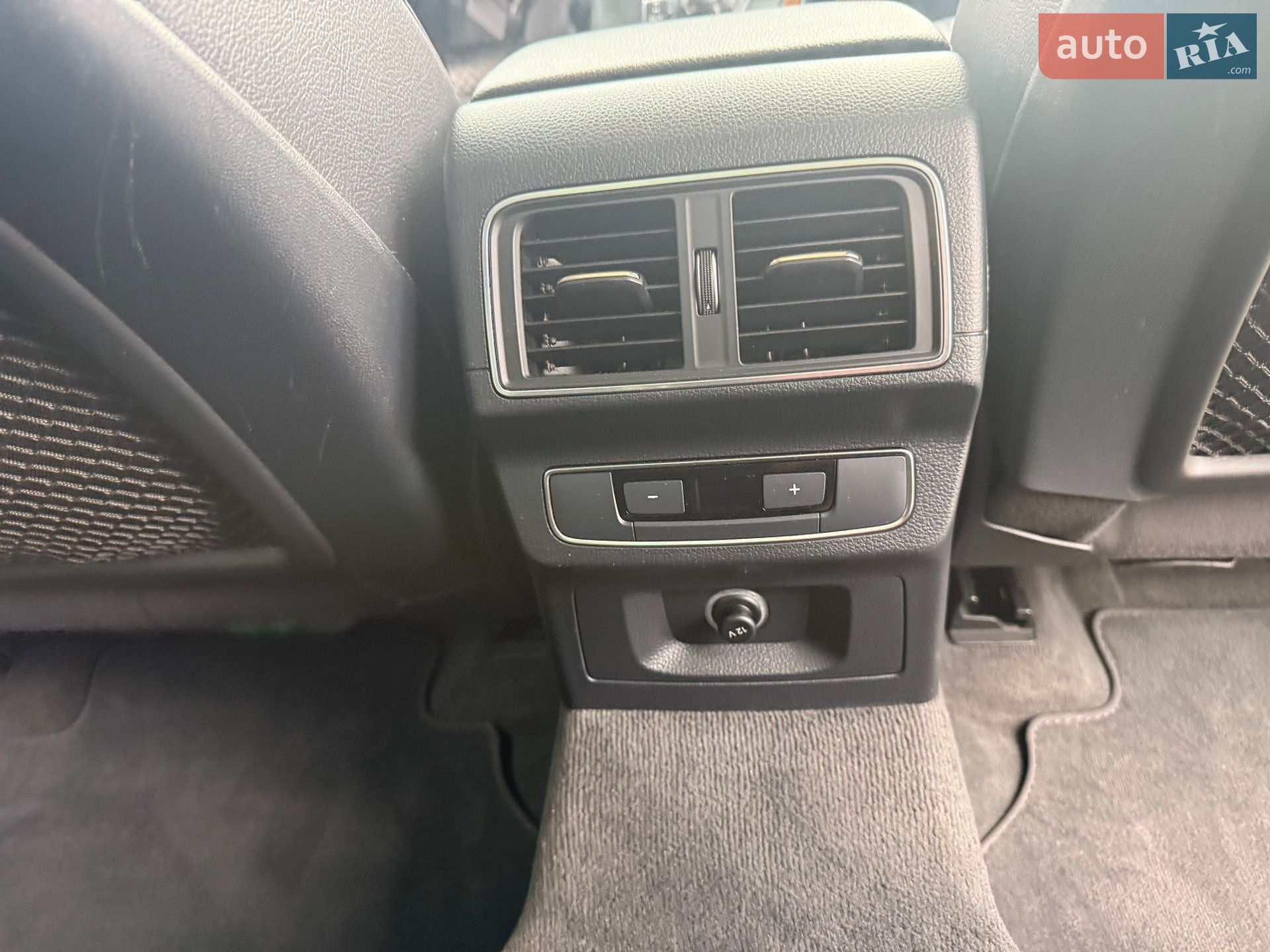 Audi Q5 2018 VIN WA1ANAFY9J2013354 фото оголошення 23 з 32