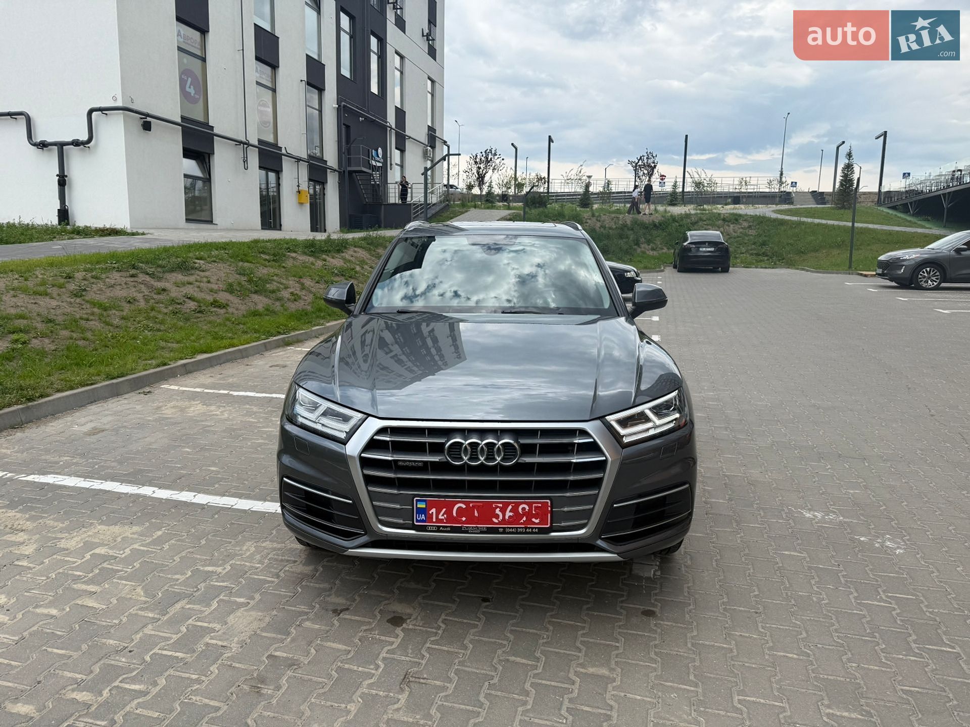 Audi Q5 2018 VIN WA1ANAFY9J2013354 фото оголошення 26 з 32