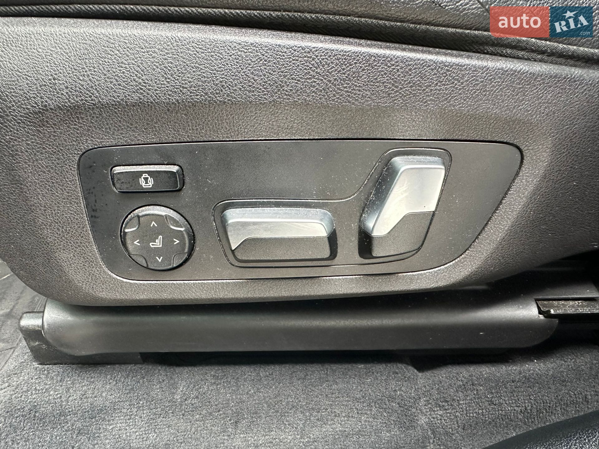 BMW X3 2019 VIN 5UXTS3C5XK0Z07596 фото оголошення 33 з 38