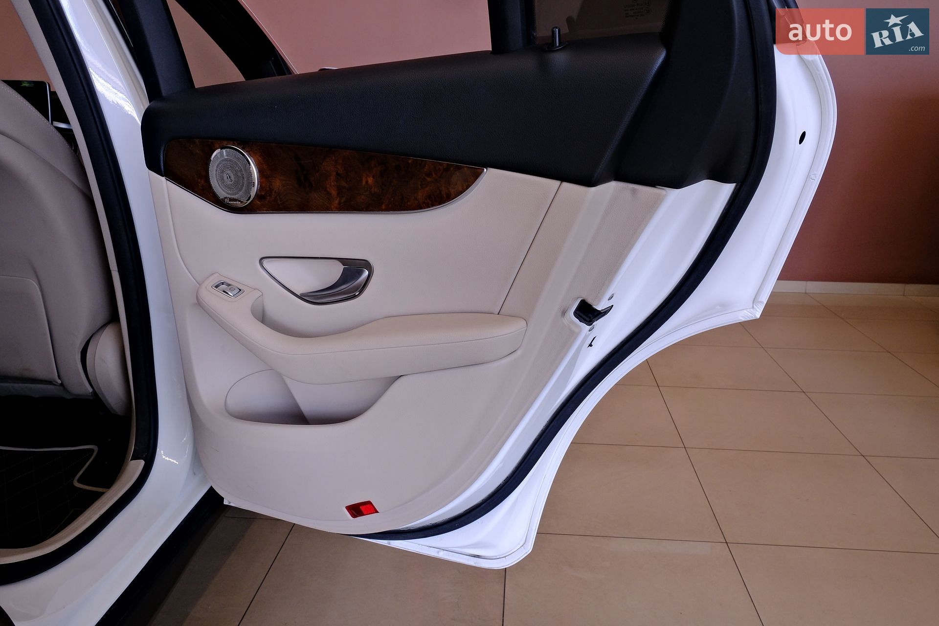 Mercedes-Benz GLC-Class 2018 VIN WDC0G4KB9JV075831 фото оголошення 34 з 39