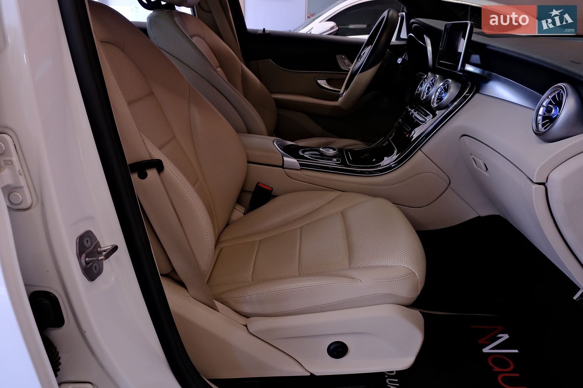 Mercedes-Benz GLC-Class 2018 VIN WDC0G4KB9JV075831 фото оголошення 35 з 39