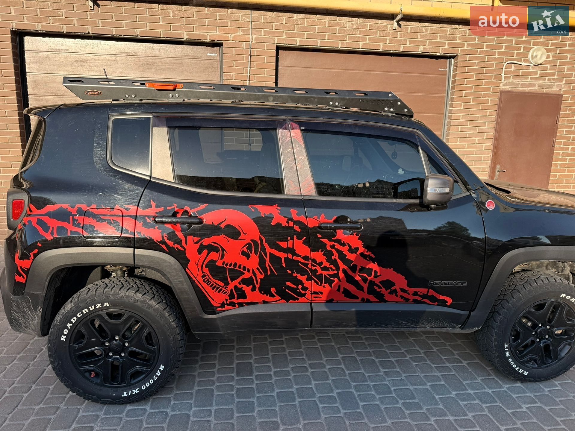 Jeep Renegade 2018 VIN ZACCJBCB5JPH17637 фото оголошення 3 з 21