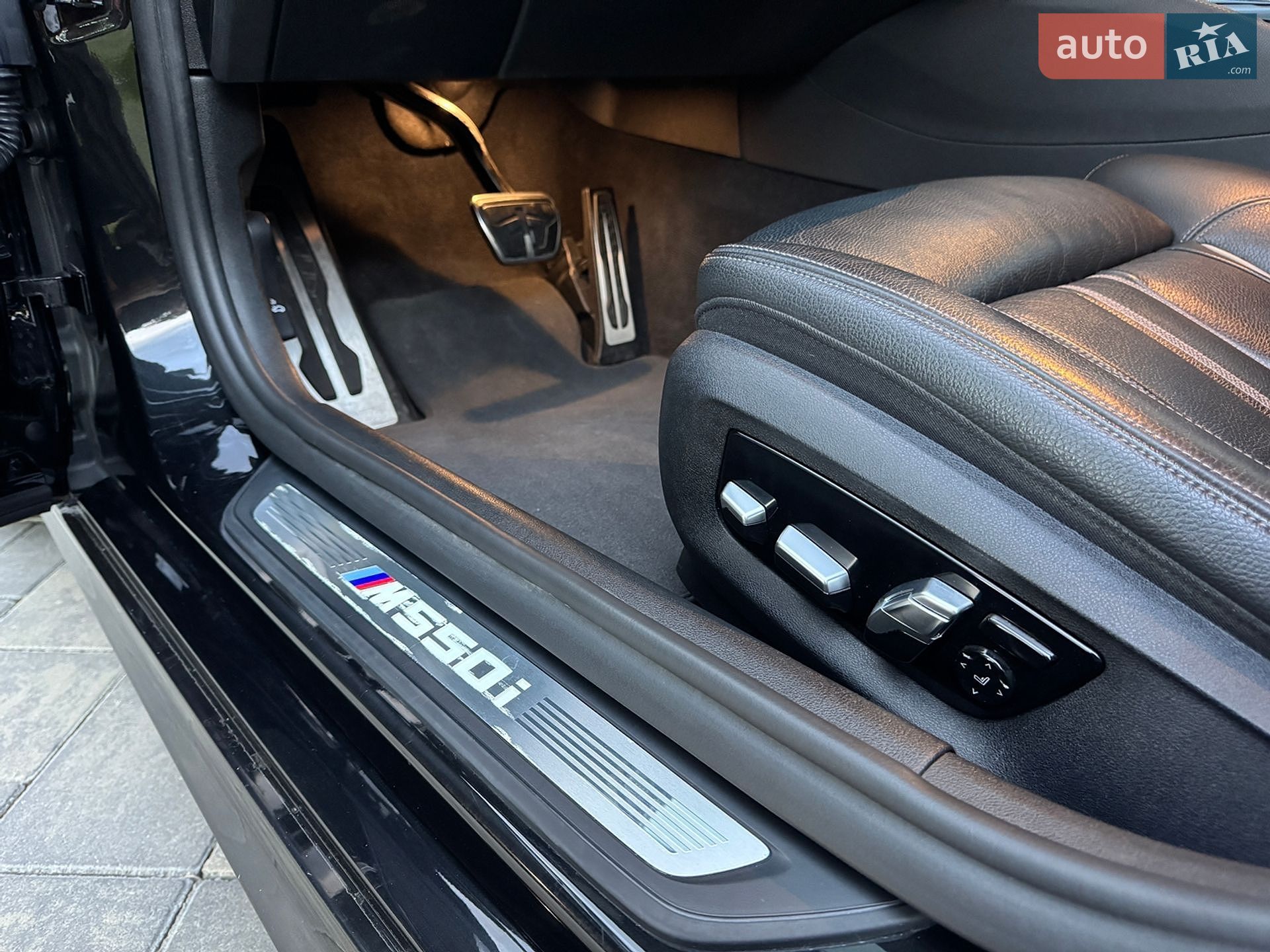 BMW 5 Series 2018 VIN WBAJB9C51JB286812 фото оголошення 25 з 40