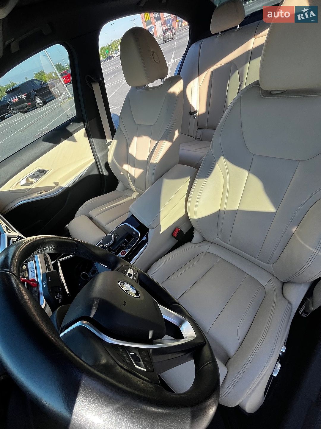 BMW 3 Series 2019 VIN WBA5R1C5XKAK10124 фото оголошення 10 з 20