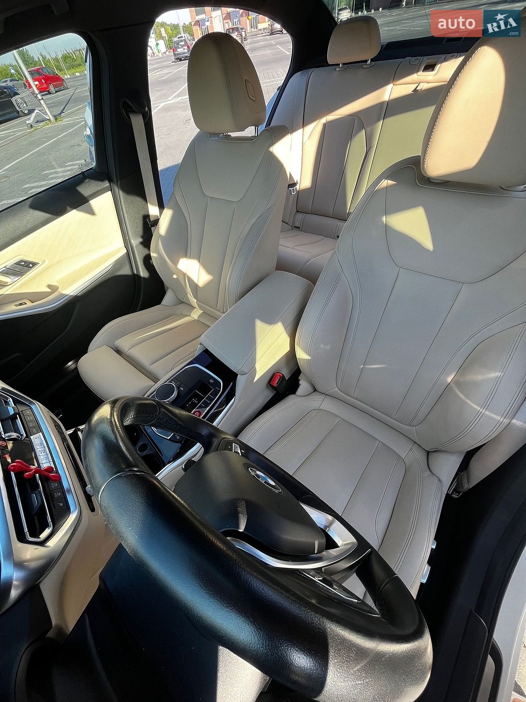 BMW 3 Series 2019 VIN WBA5R1C5XKAK10124 фото оголошення 11 з 20