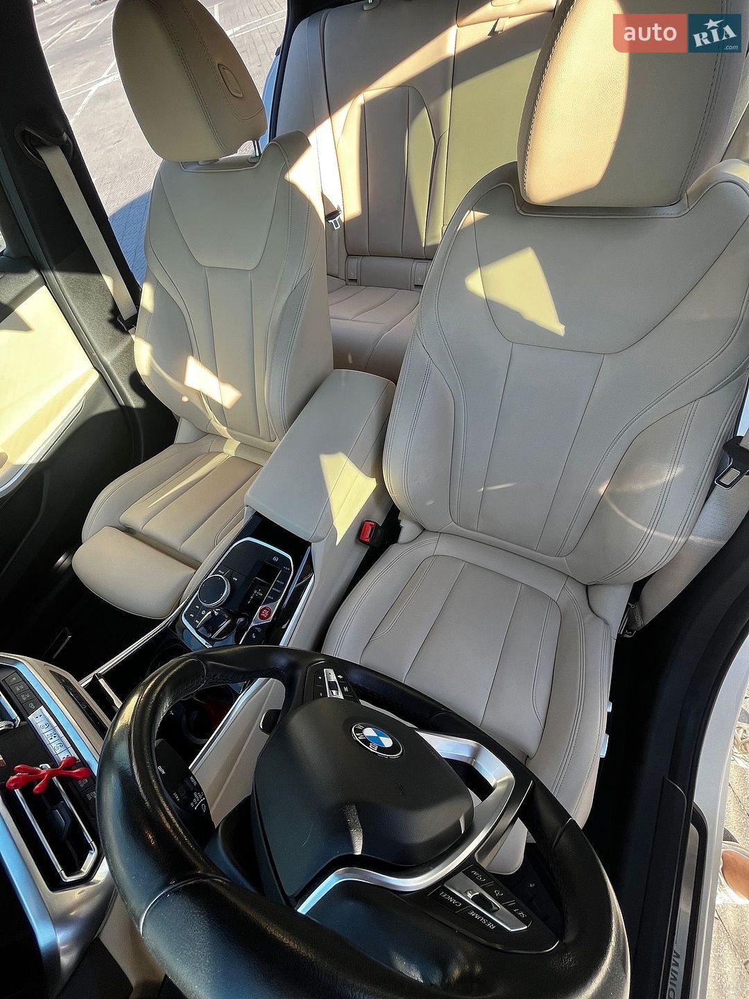 BMW 3 Series 2019 VIN WBA5R1C5XKAK10124 фото оголошення 12 з 20