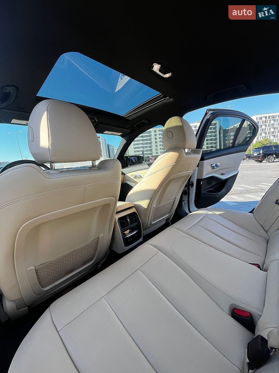 BMW 3 Series 2019 VIN WBA5R1C5XKAK10124 фото оголошення 14 з 20