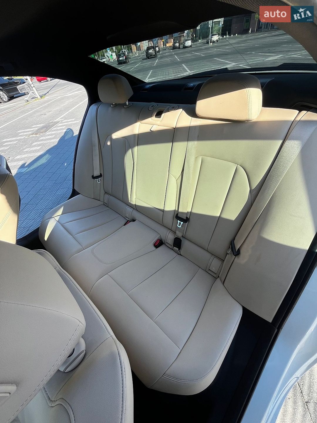 BMW 3 Series 2019 VIN WBA5R1C5XKAK10124 фото оголошення 13 з 20