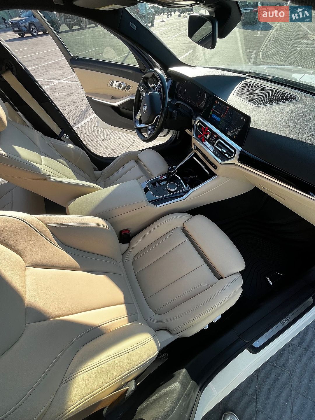 BMW 3 Series 2019 VIN WBA5R1C5XKAK10124 фото оголошення 15 з 20