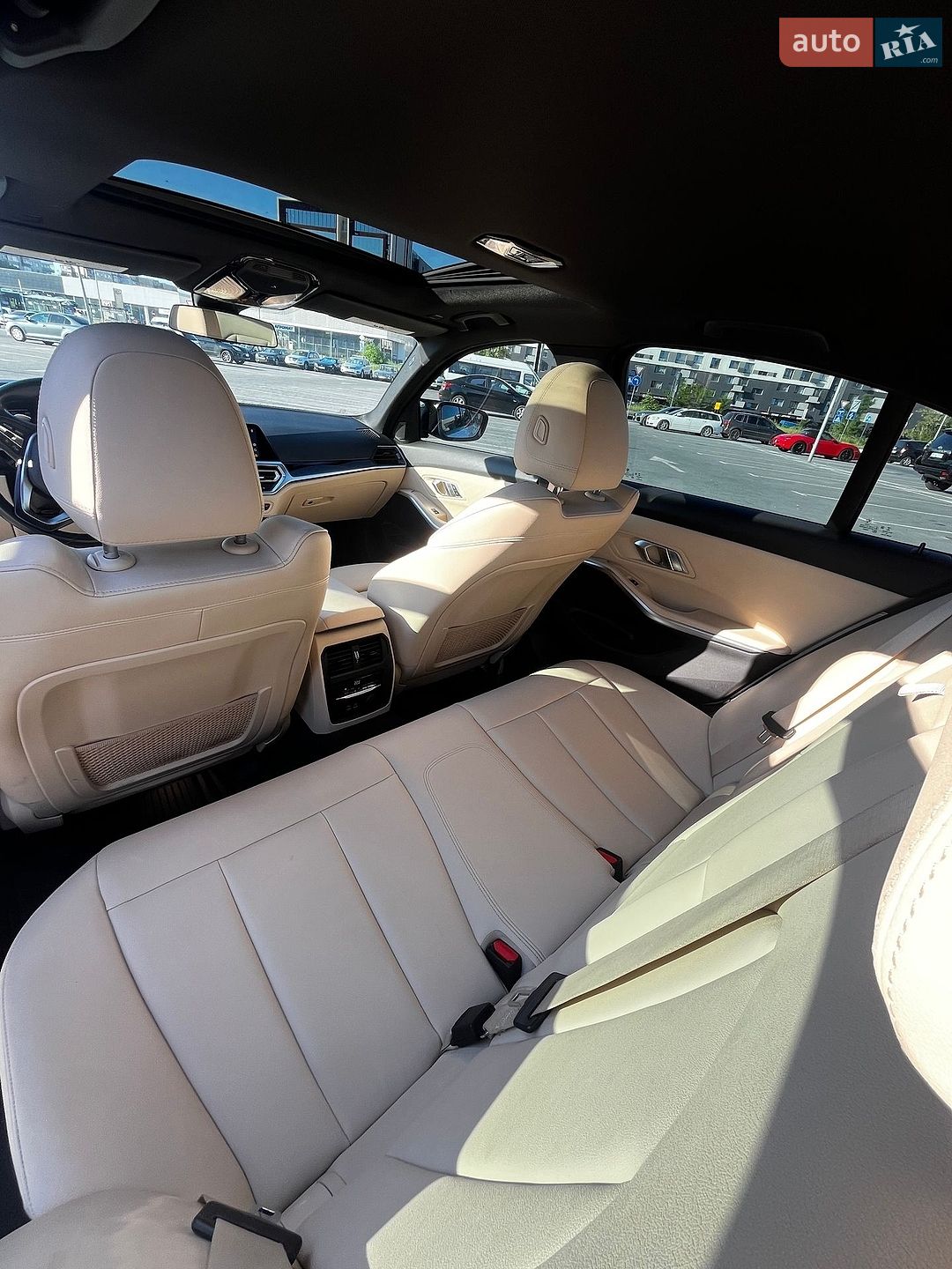 BMW 3 Series 2019 VIN WBA5R1C5XKAK10124 фото оголошення 16 з 20