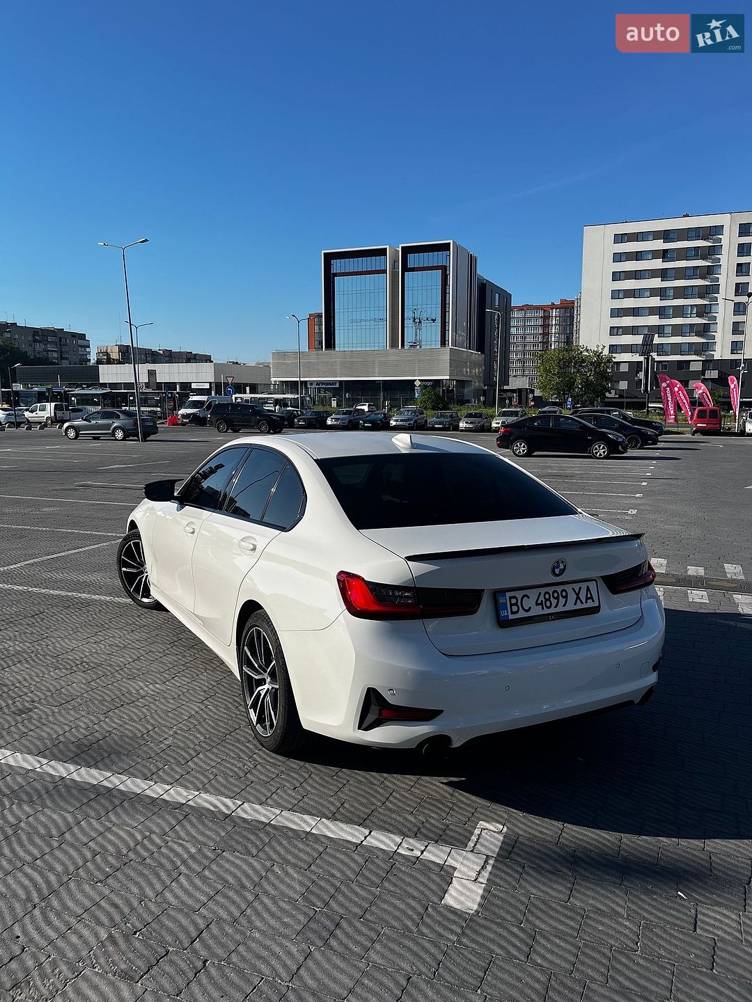 BMW 3 Series 2019 VIN WBA5R1C5XKAK10124 фото оголошення 3 з 20