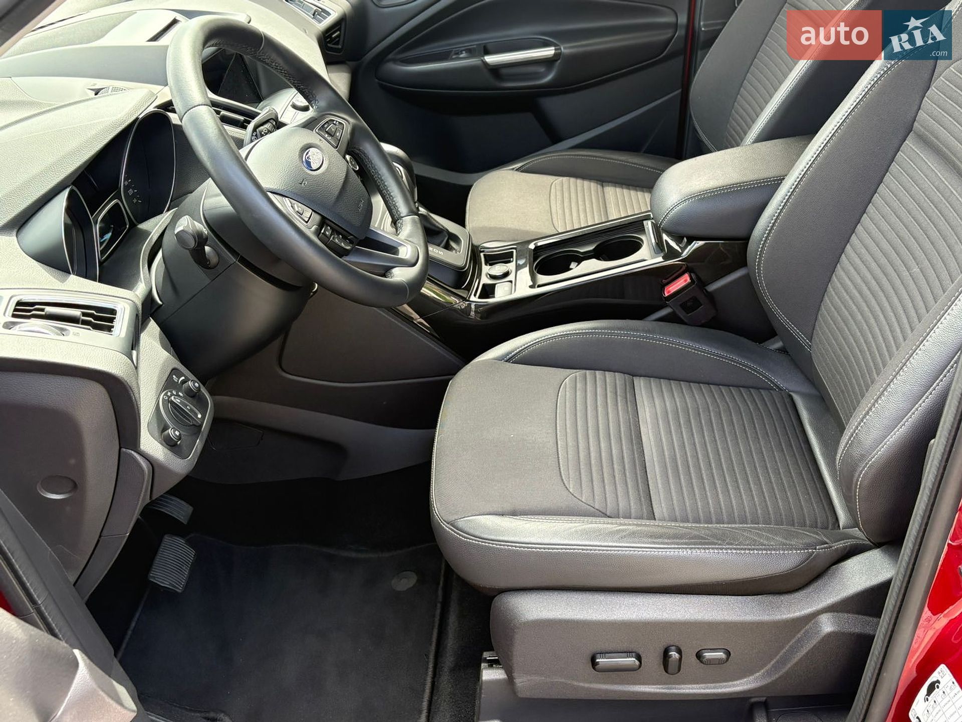 Ford Kuga 2019 VIN WF0AXXWPMAKY70454 фото оголошення 12 з 20