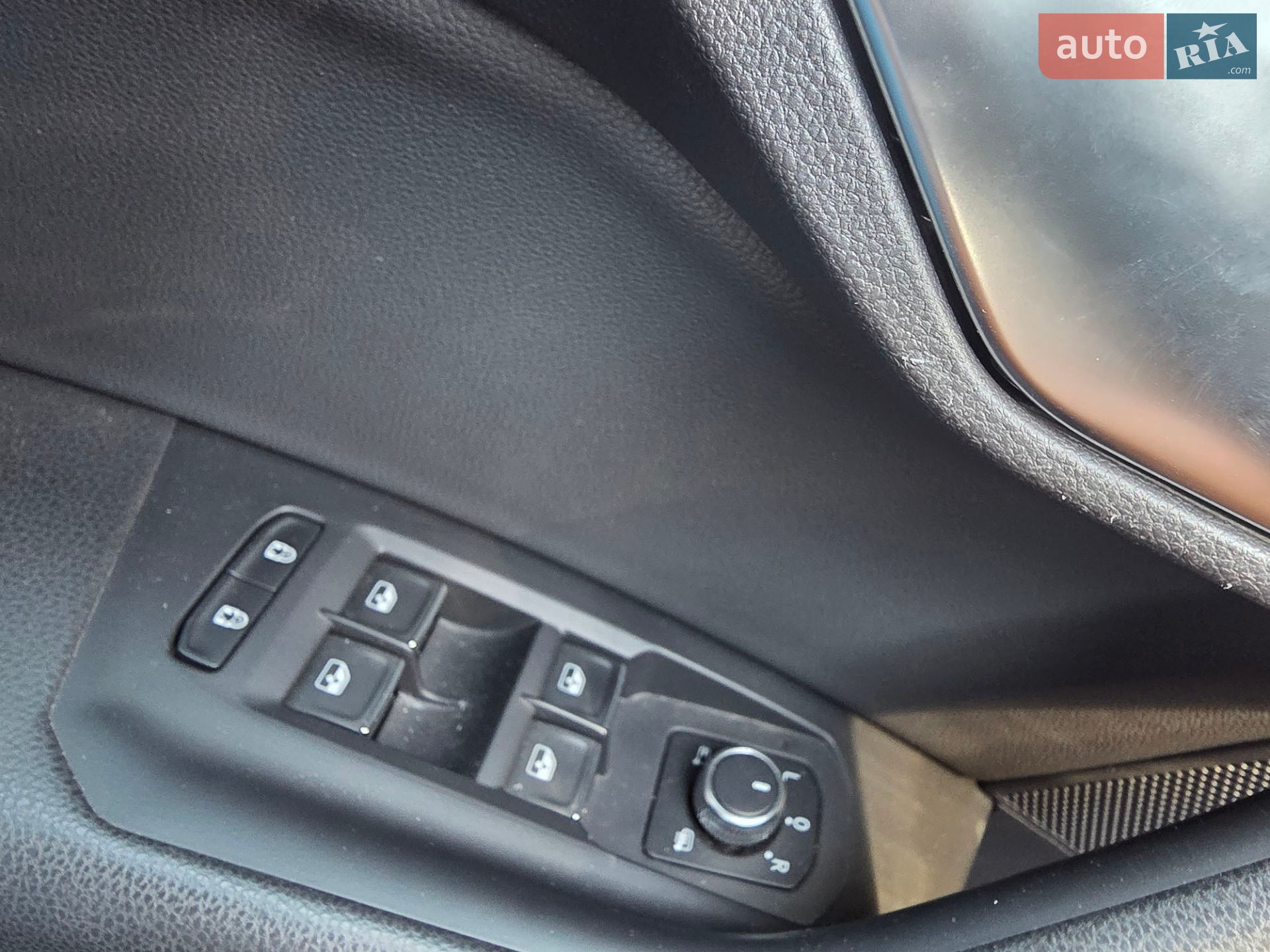 Volkswagen Touareg 2020 VIN WVGZZZCRZMD000575 фото оголошення 8 з 24